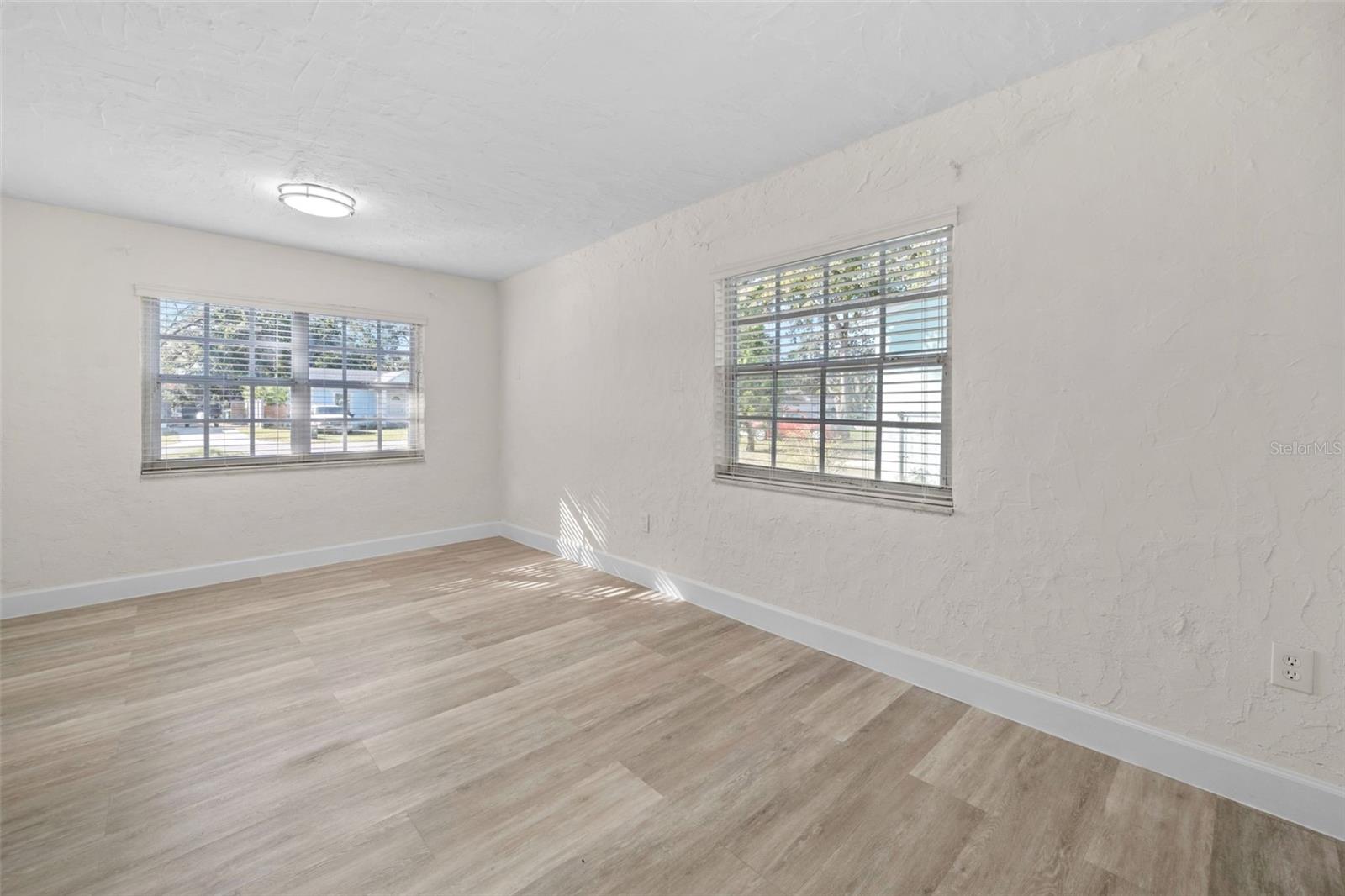 Image 10 of 11 For 4715 Bay Vista Avenue