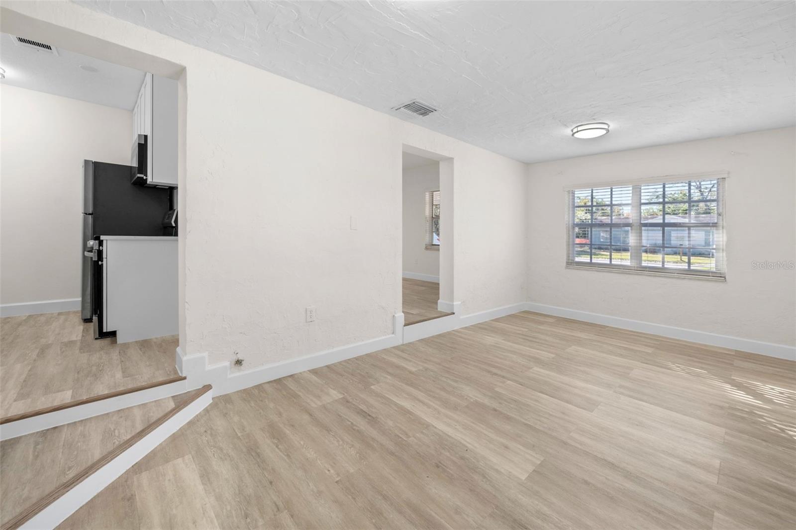 Image 3 of 11 For 4715 Bay Vista Avenue