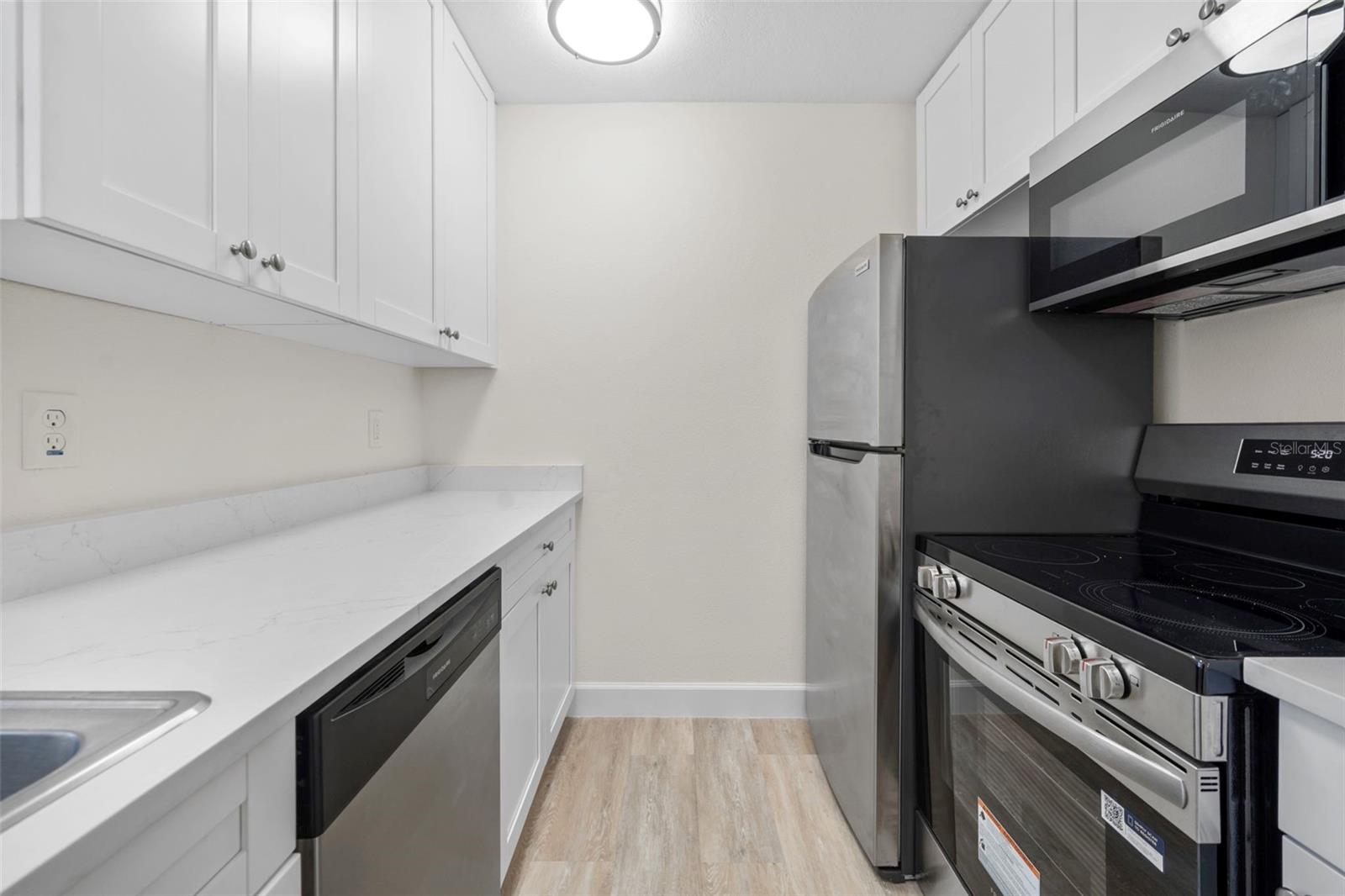 Image 4 of 11 For 4715 Bay Vista Avenue