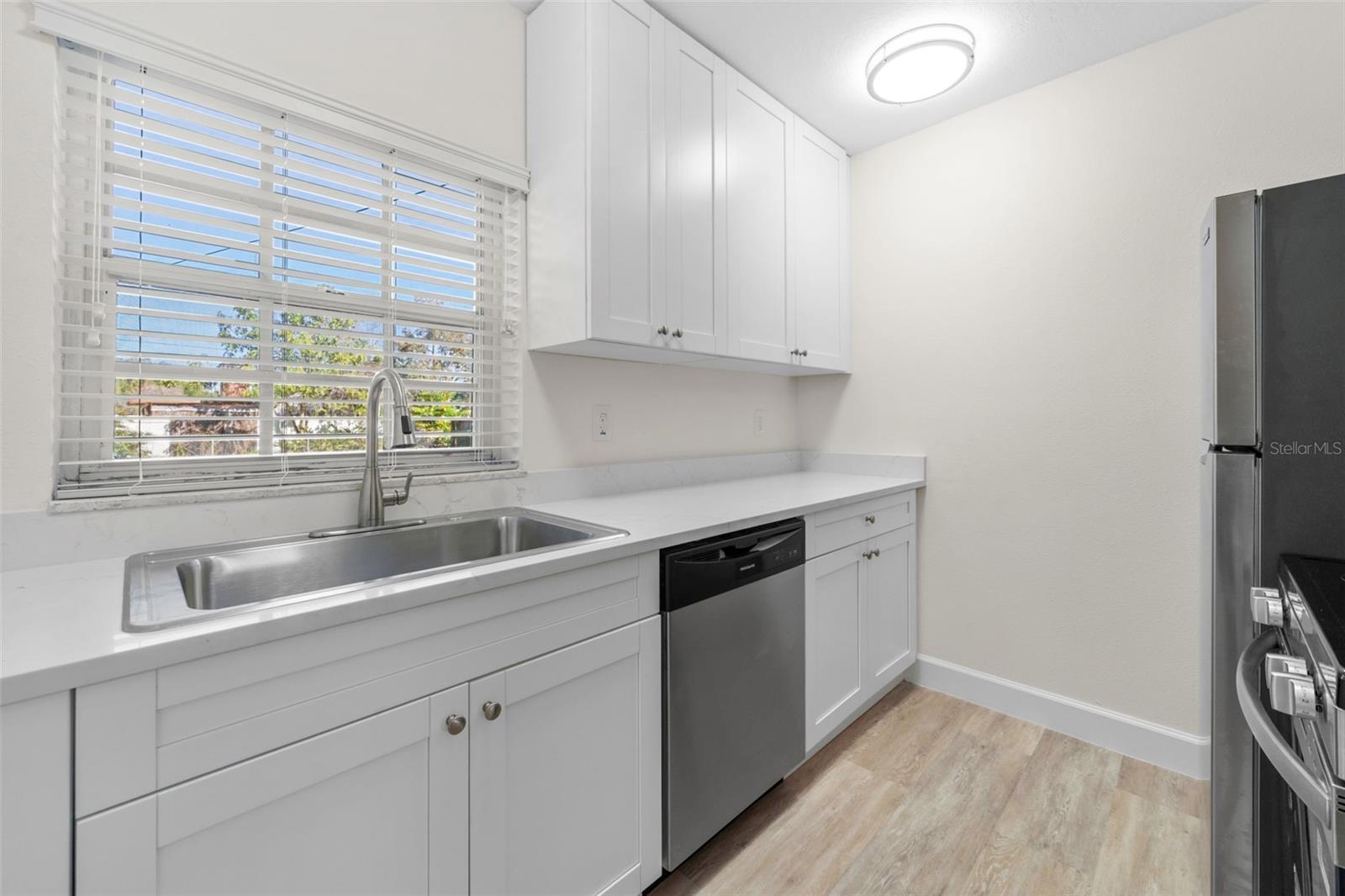 Image 6 of 11 For 4715 Bay Vista Avenue