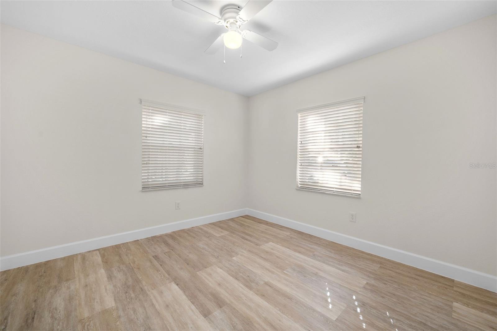 Image 7 of 11 For 4715 Bay Vista Avenue