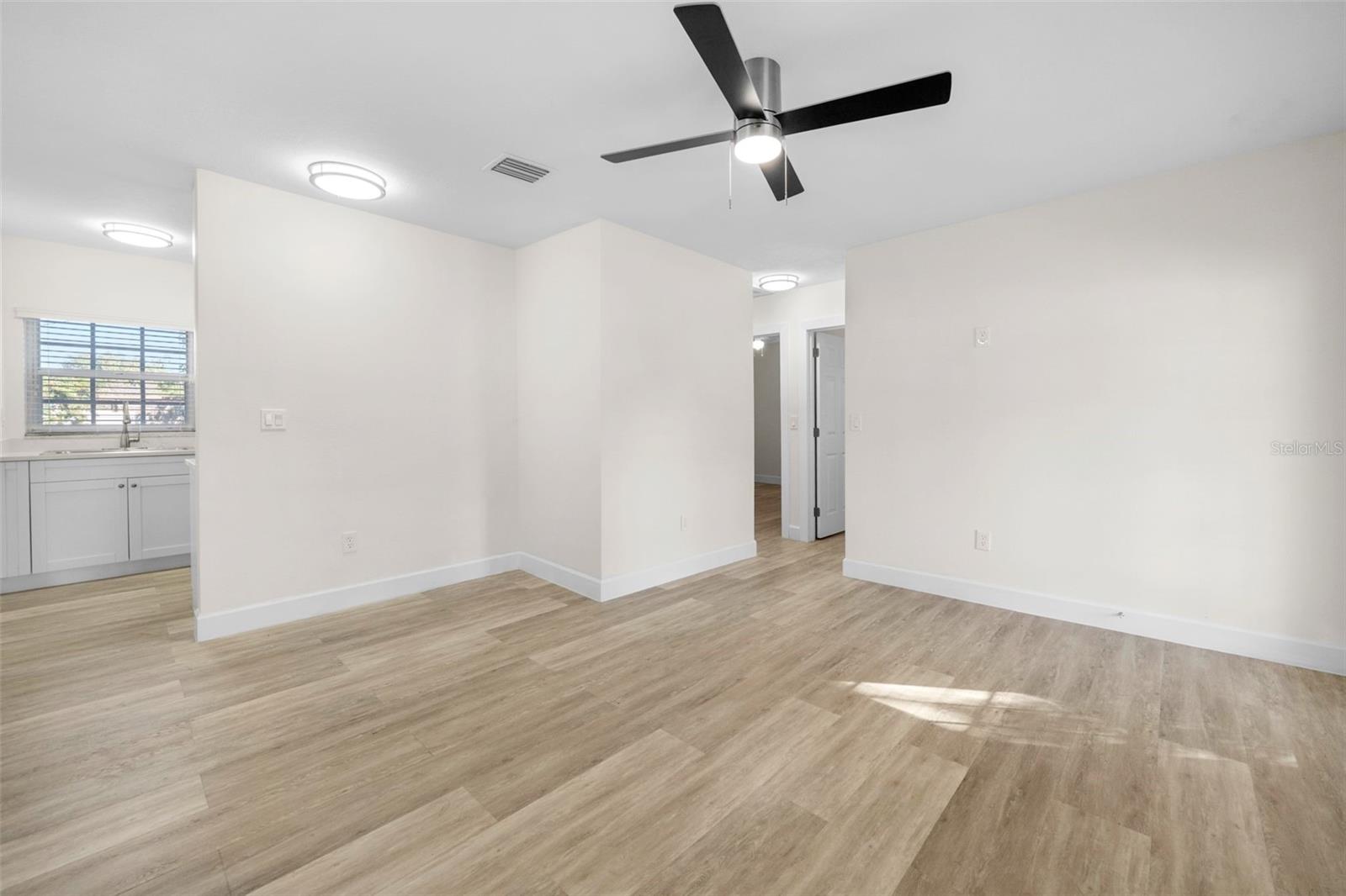 Image 8 of 11 For 4715 Bay Vista Avenue