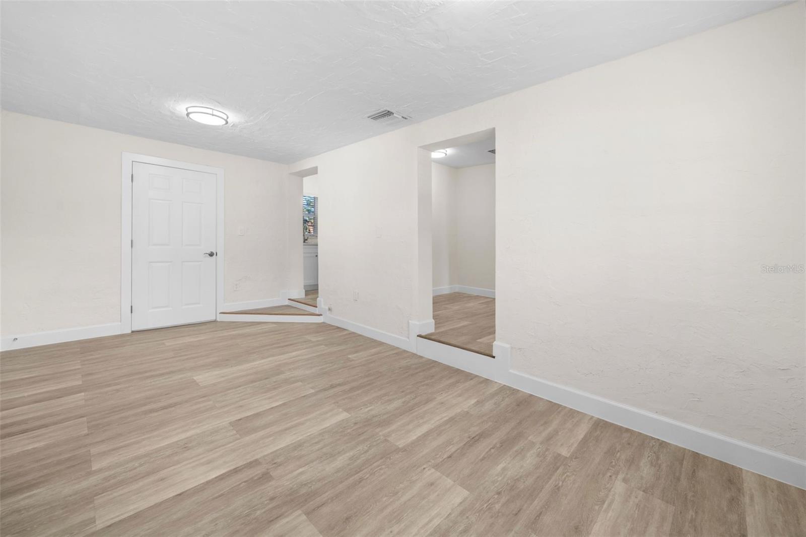 Image 9 of 11 For 4715 Bay Vista Avenue