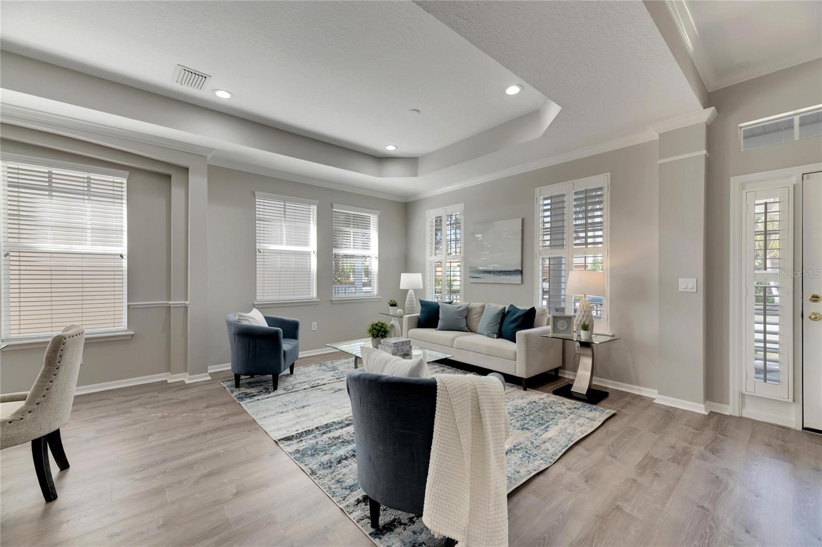 Listing photo id 10 for 528 Islebay Drive