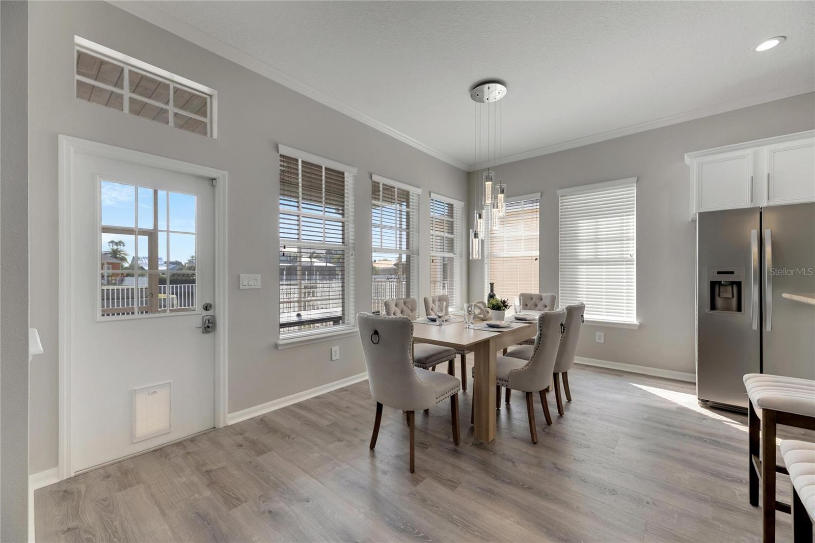 Listing photo id 22 for 528 Islebay Drive