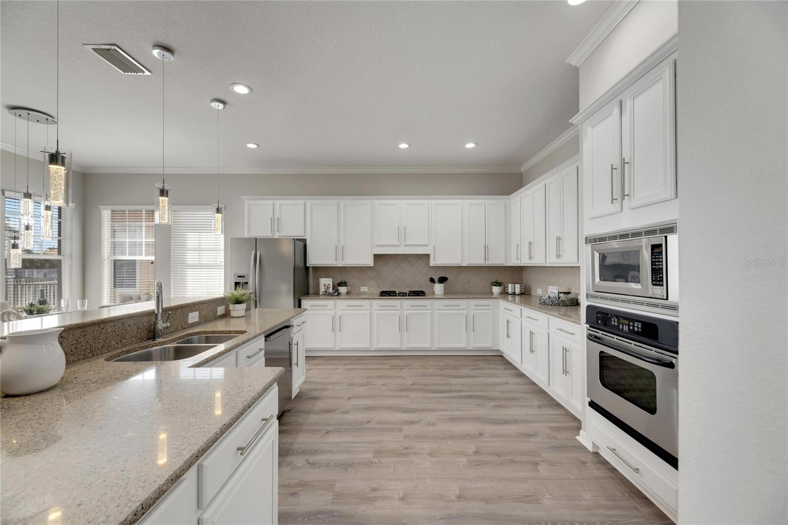 Listing photo id 24 for 528 Islebay Drive