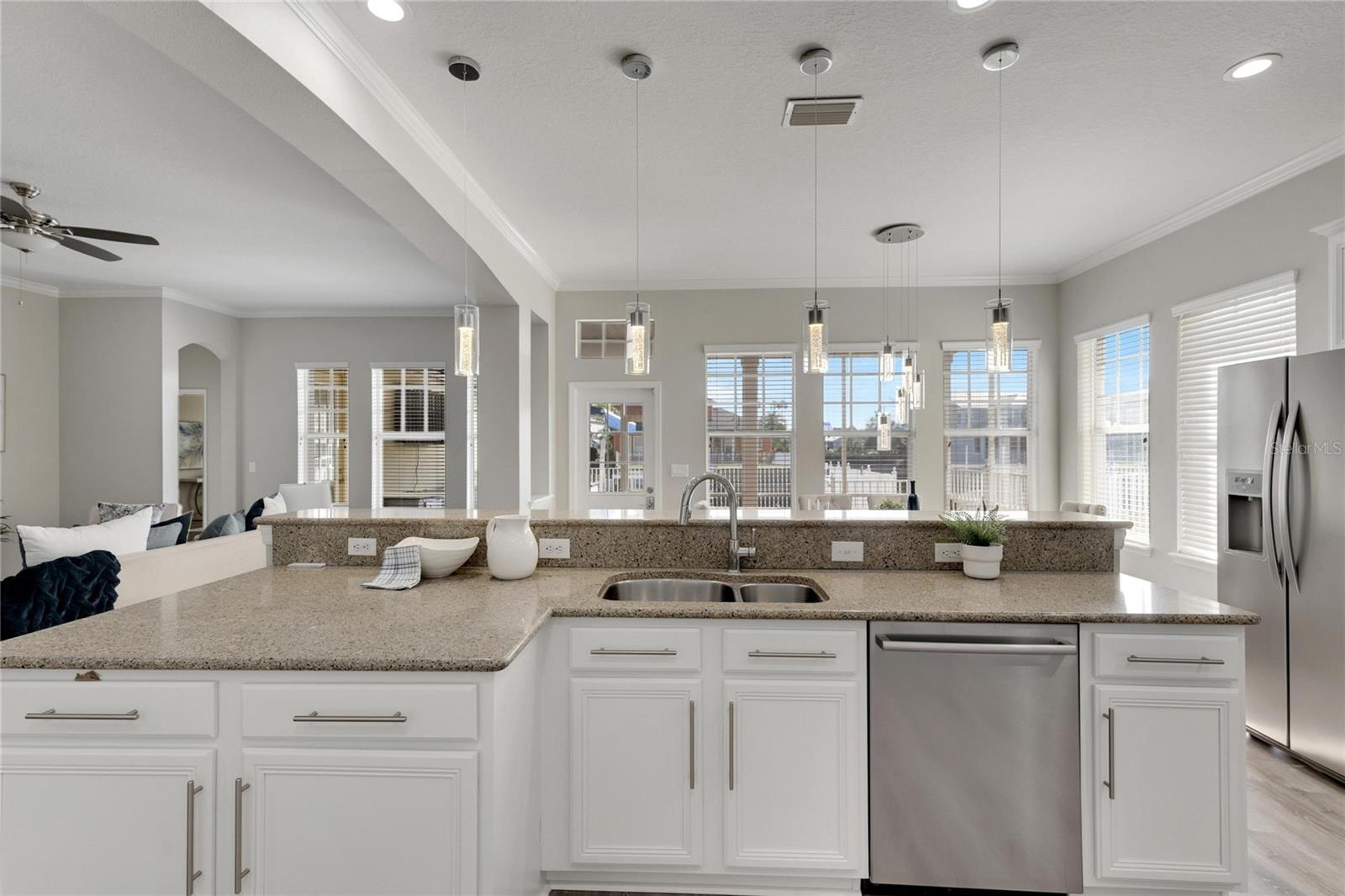 Listing photo id 28 for 528 Islebay Drive