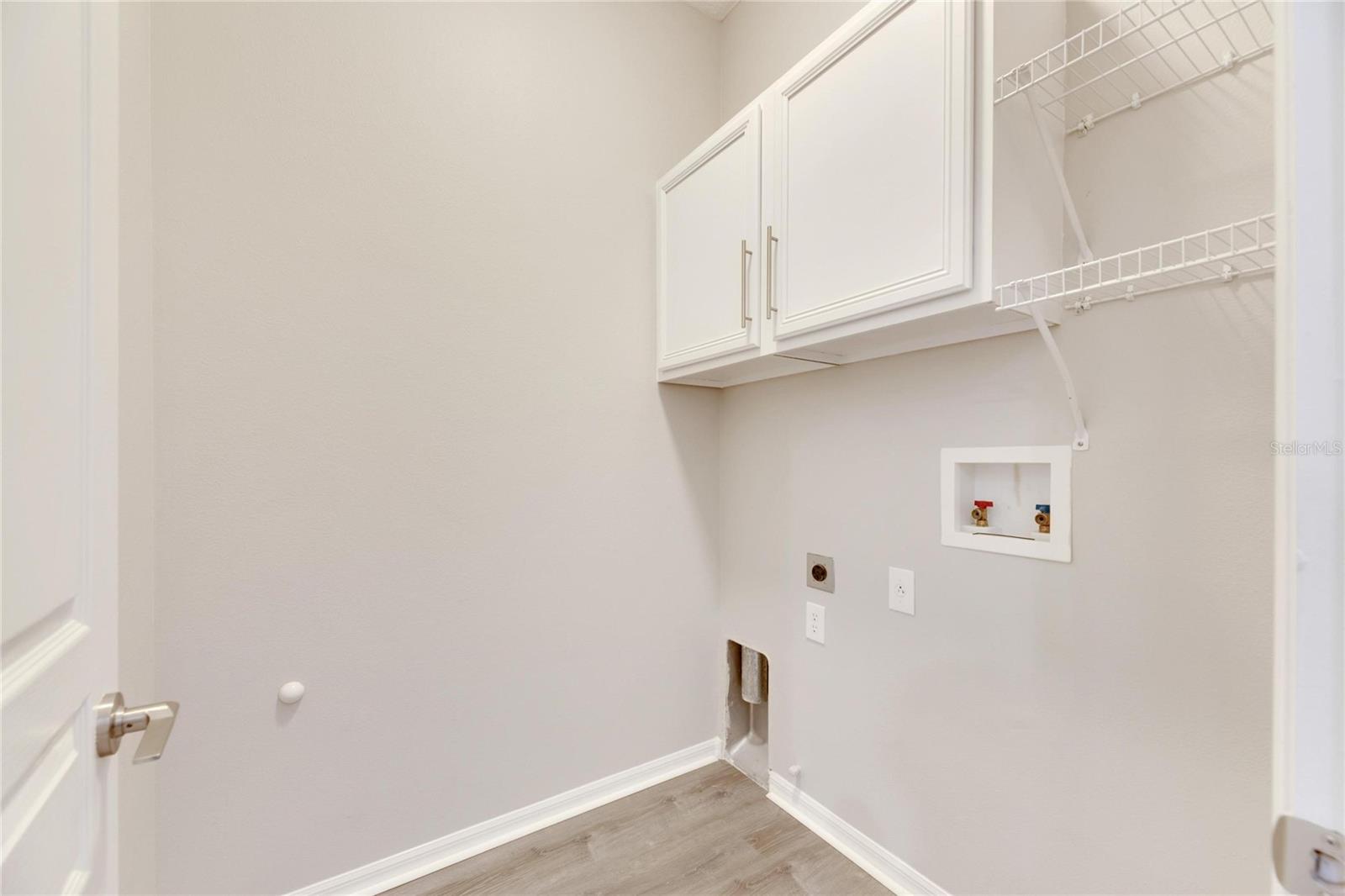 Listing photo id 31 for 528 Islebay Drive