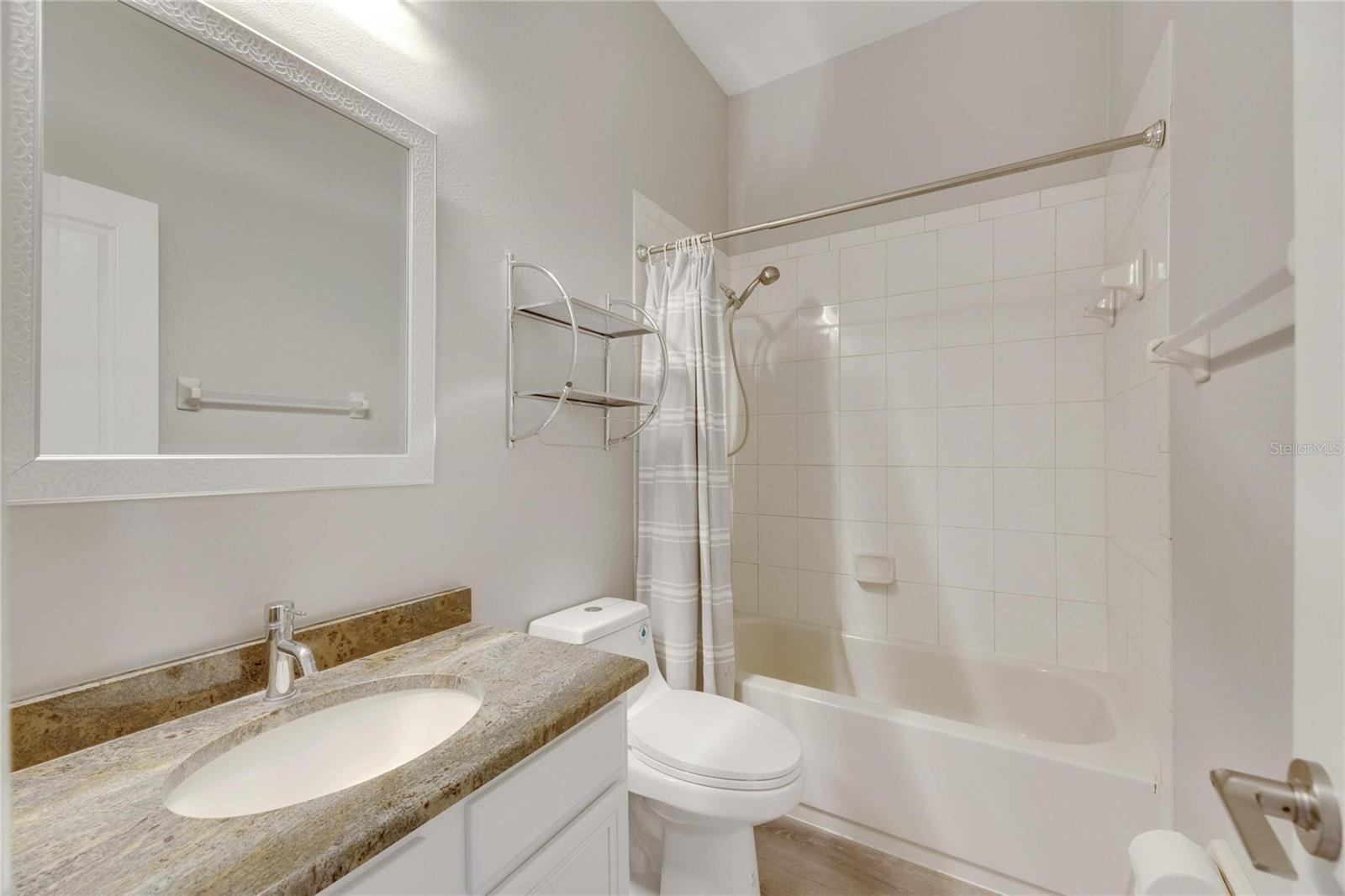 Listing photo id 33 for 528 Islebay Drive