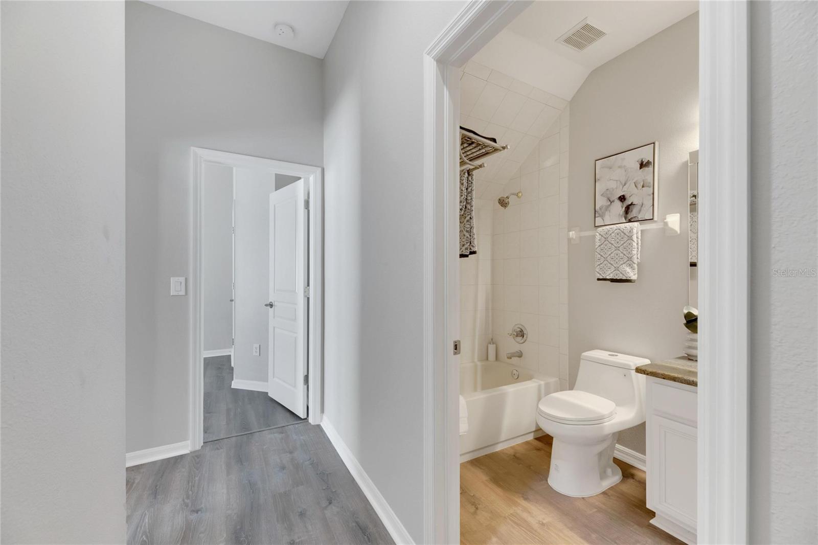 Listing photo id 37 for 528 Islebay Drive