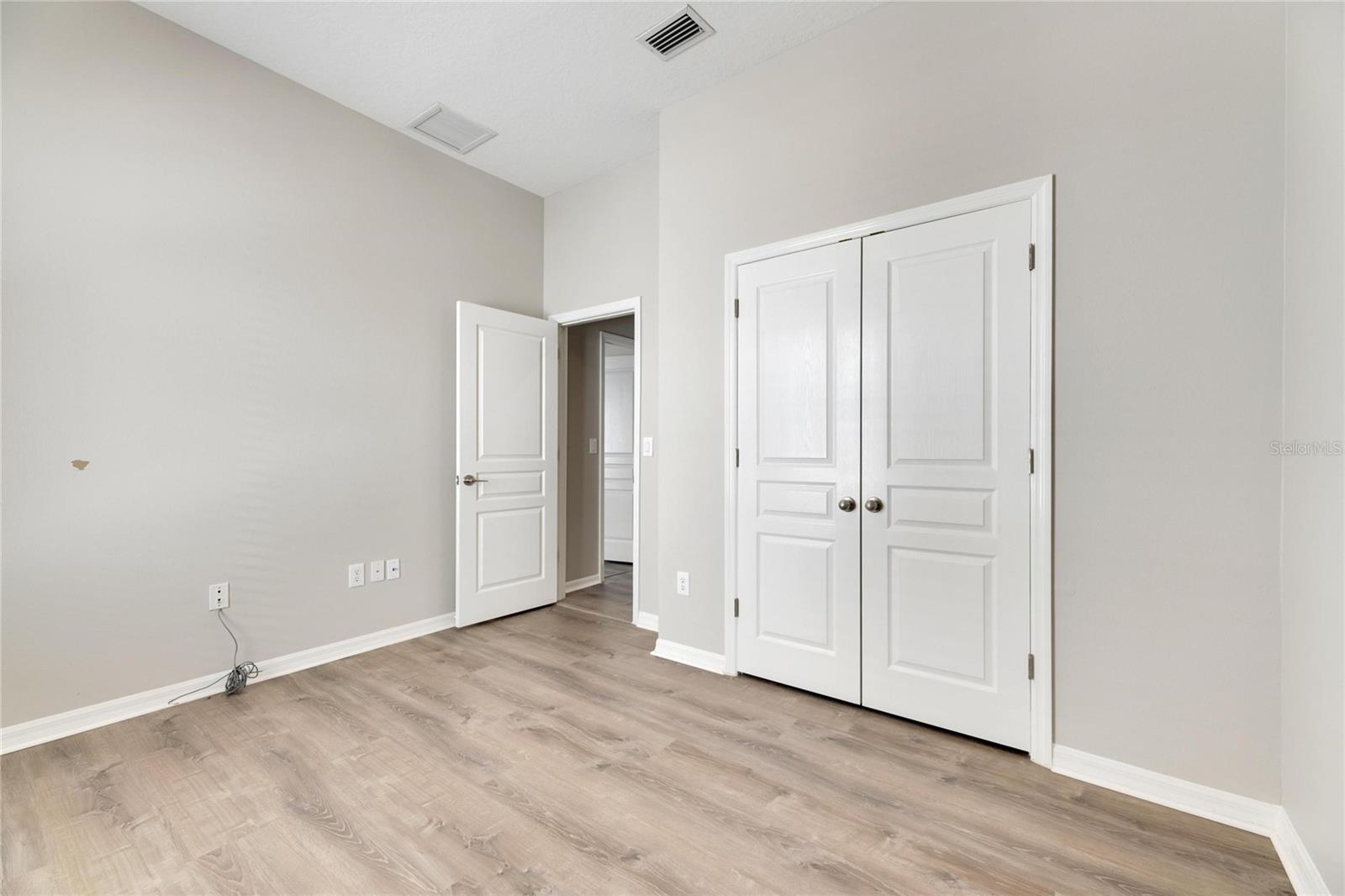 Listing photo id 41 for 528 Islebay Drive