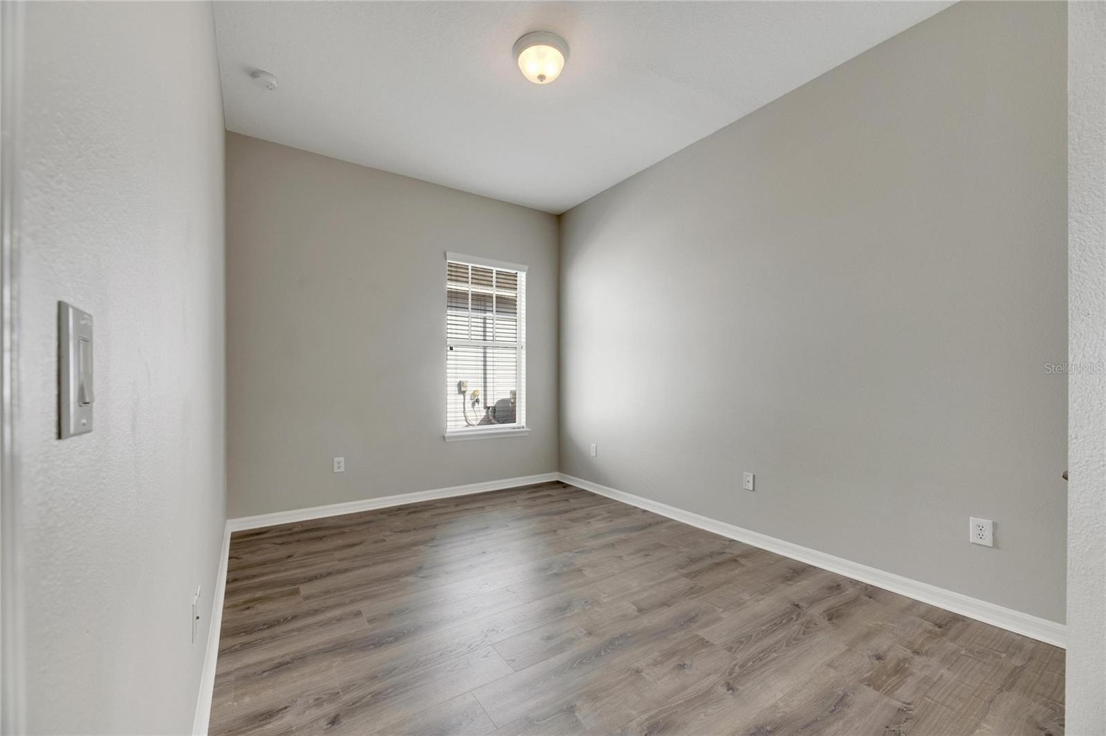 Listing photo id 42 for 528 Islebay Drive