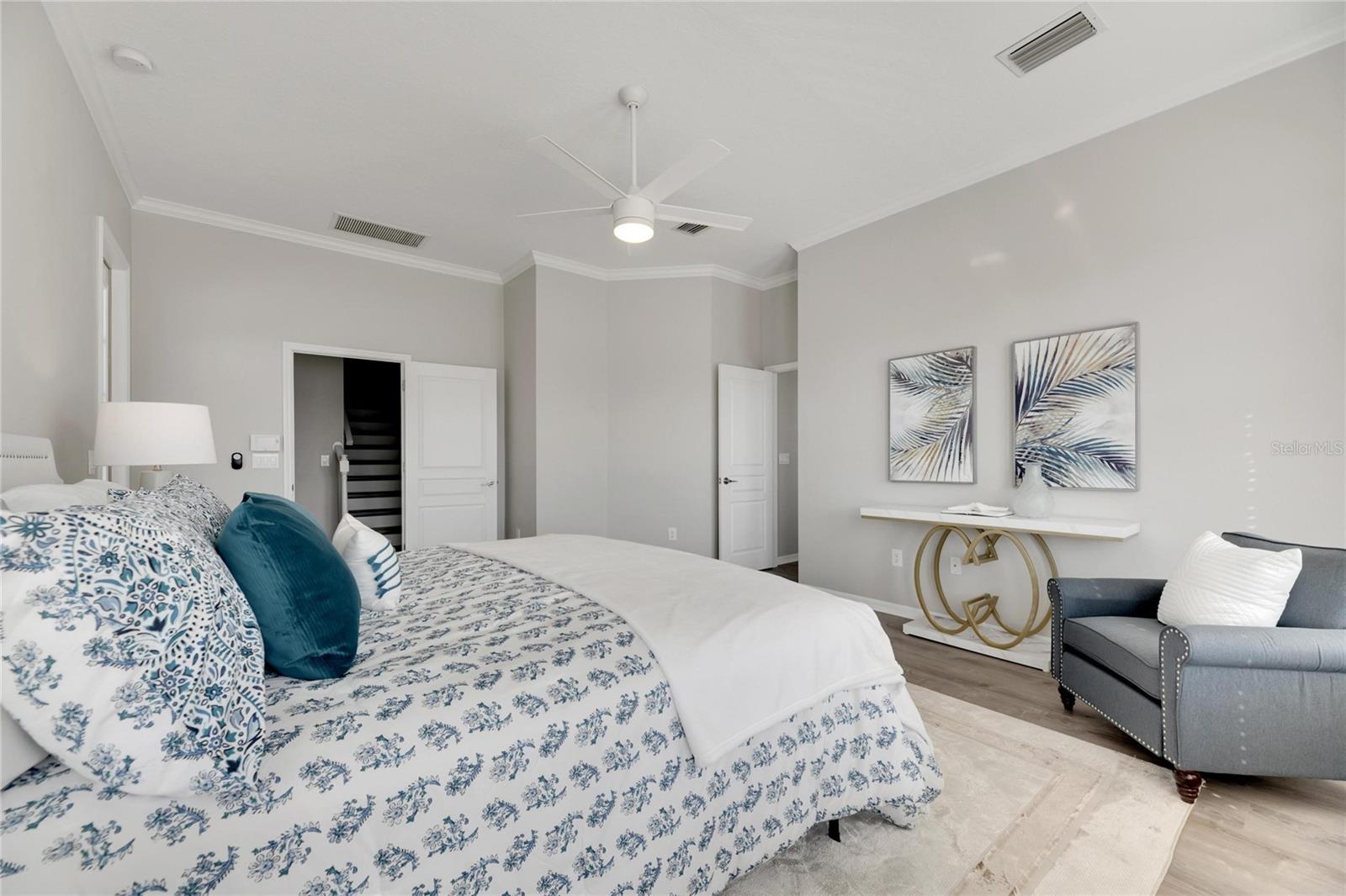 Listing photo id 46 for 528 Islebay Drive