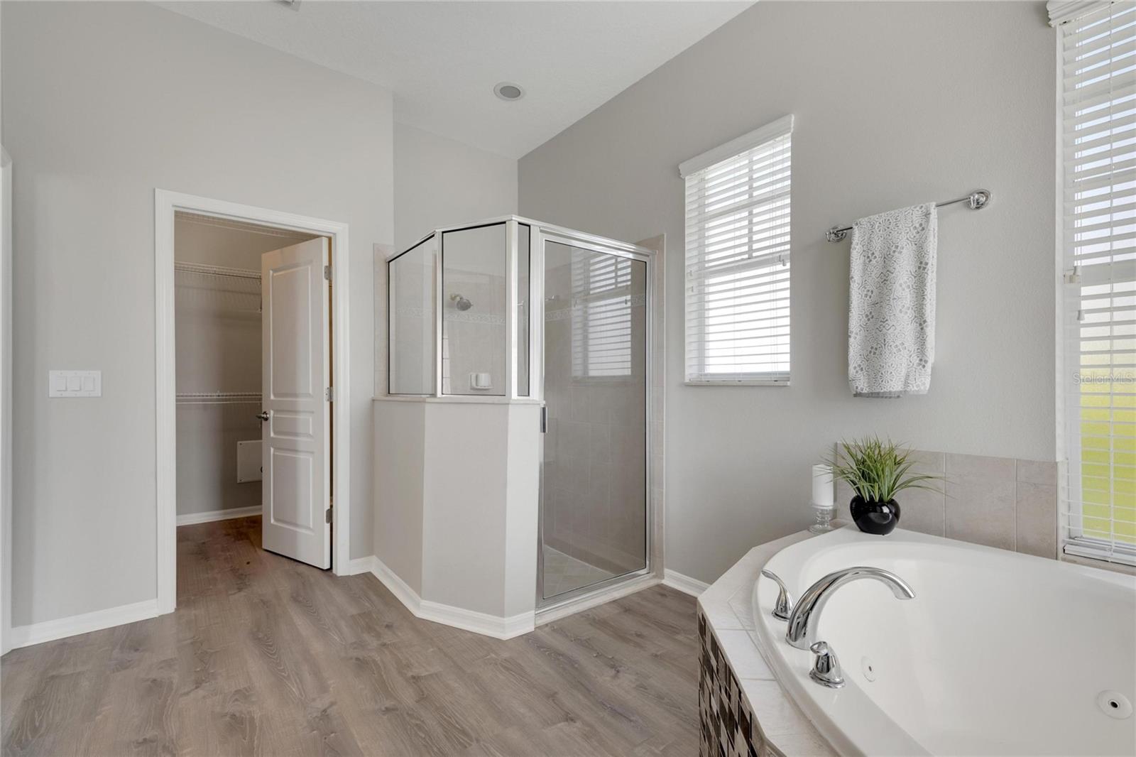 Listing photo id 52 for 528 Islebay Drive