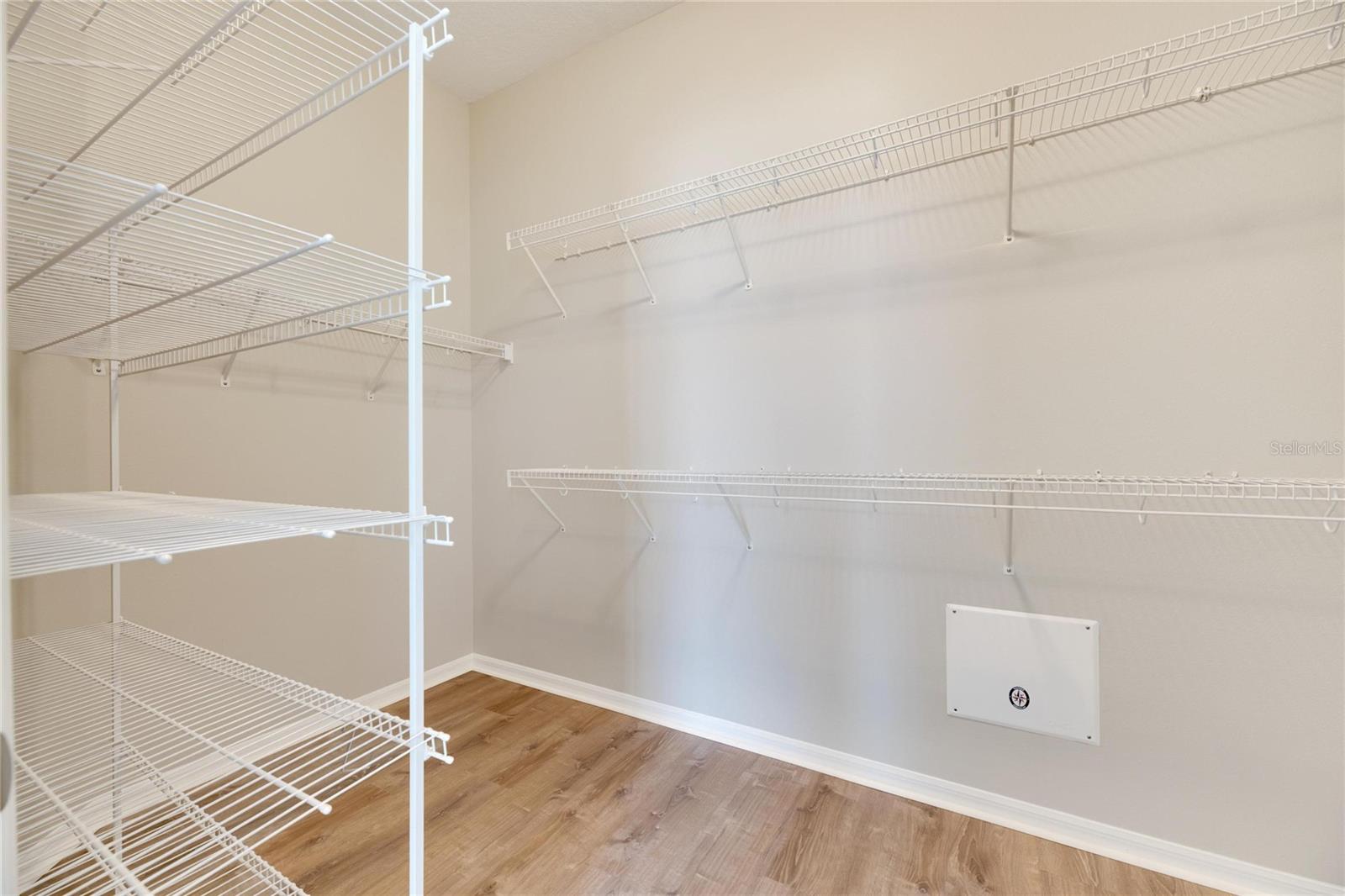 Listing photo id 57 for 528 Islebay Drive