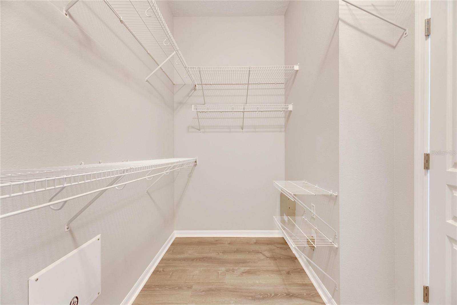 Listing photo id 58 for 528 Islebay Drive