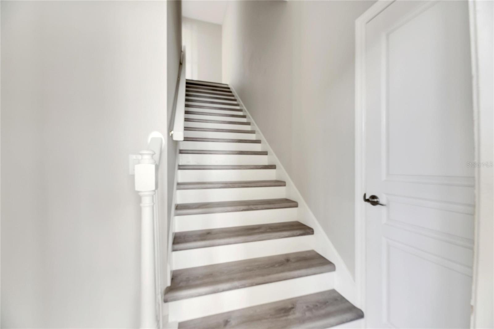 Listing photo id 59 for 528 Islebay Drive