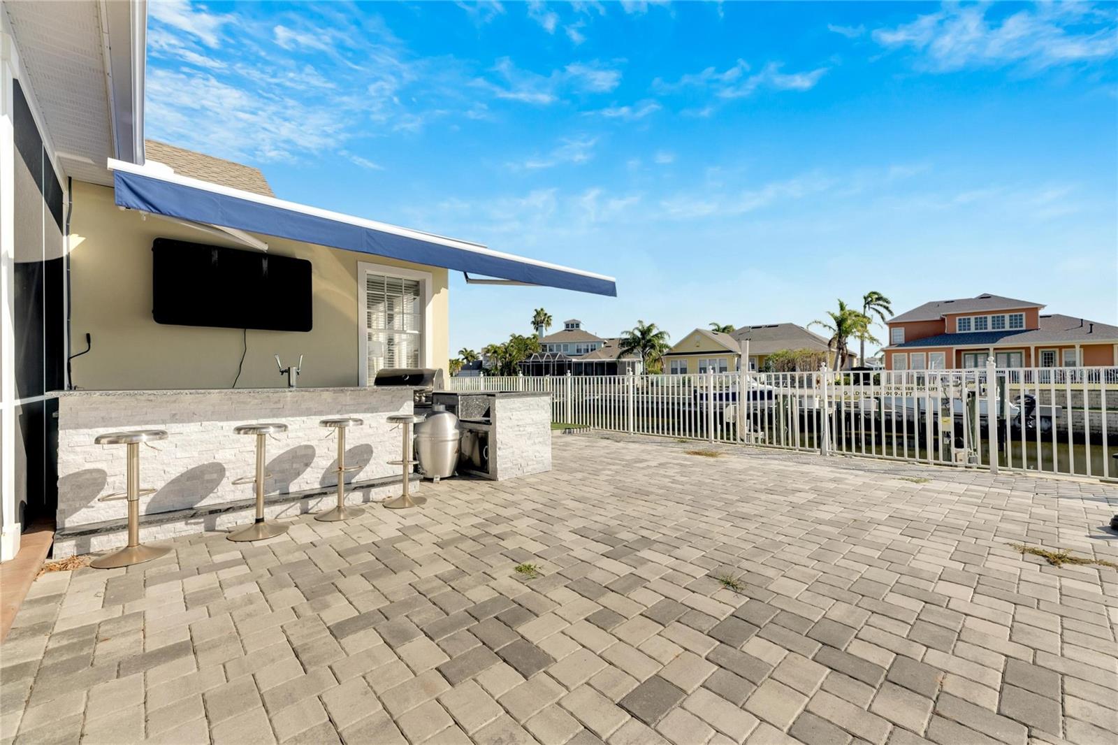 Listing photo id 65 for 528 Islebay Drive