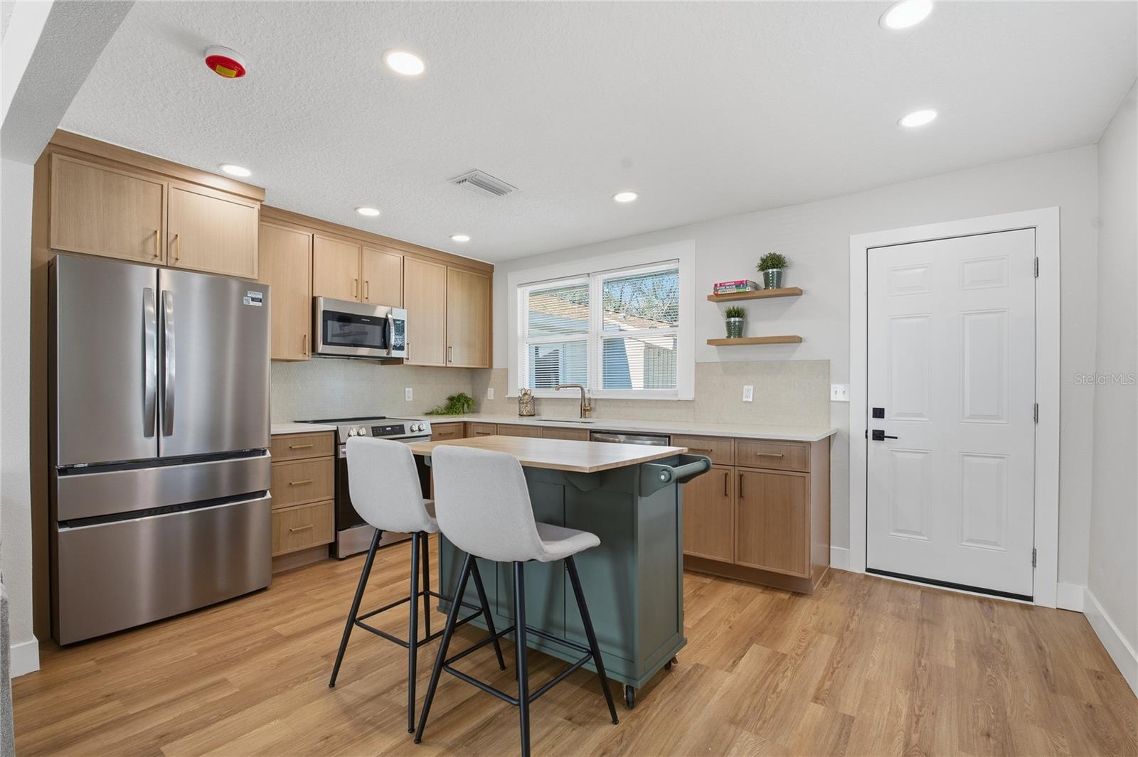 Image 12 of 40 For 918 Lambright Street