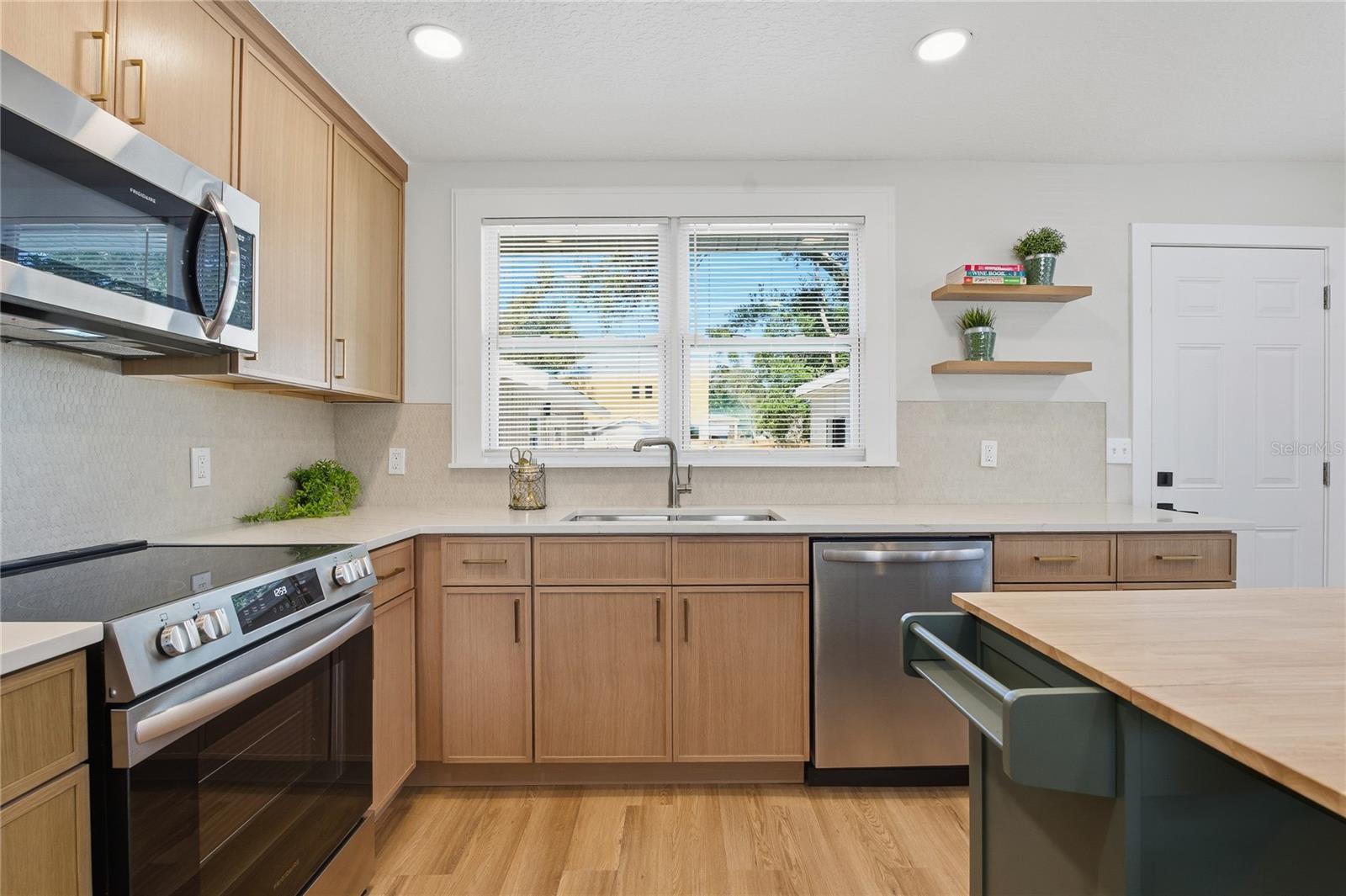 Image 14 of 40 For 918 Lambright Street