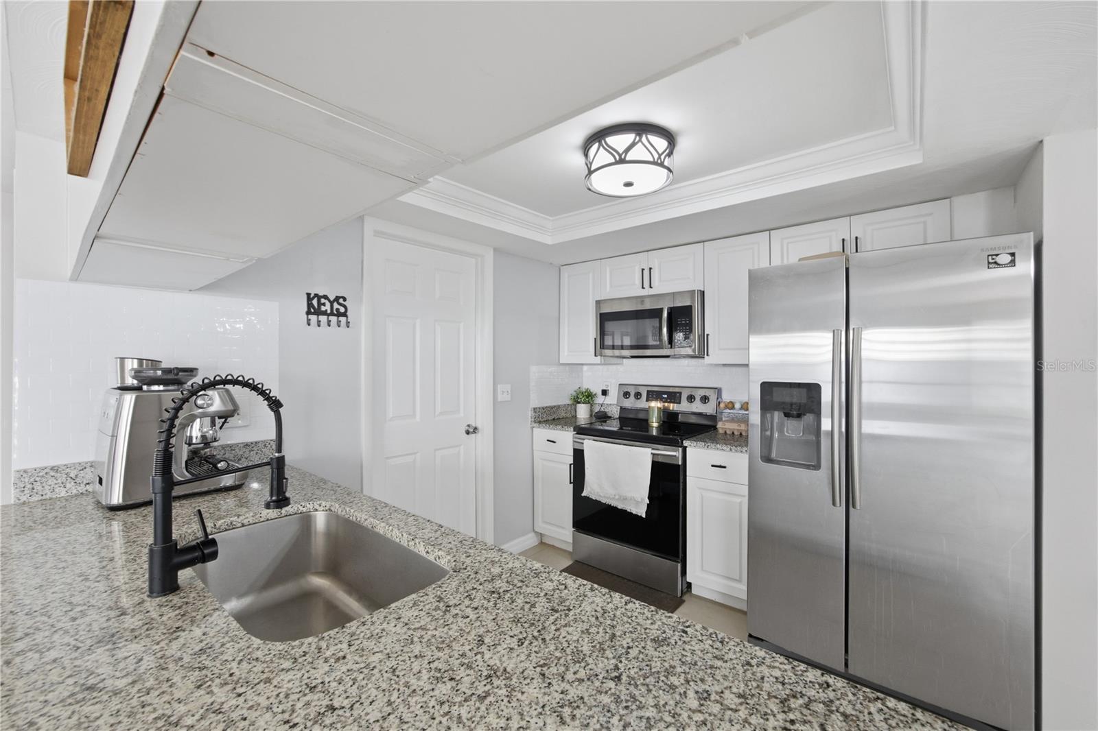 Image 11 of 36 For 6820 Larchmont Avenue