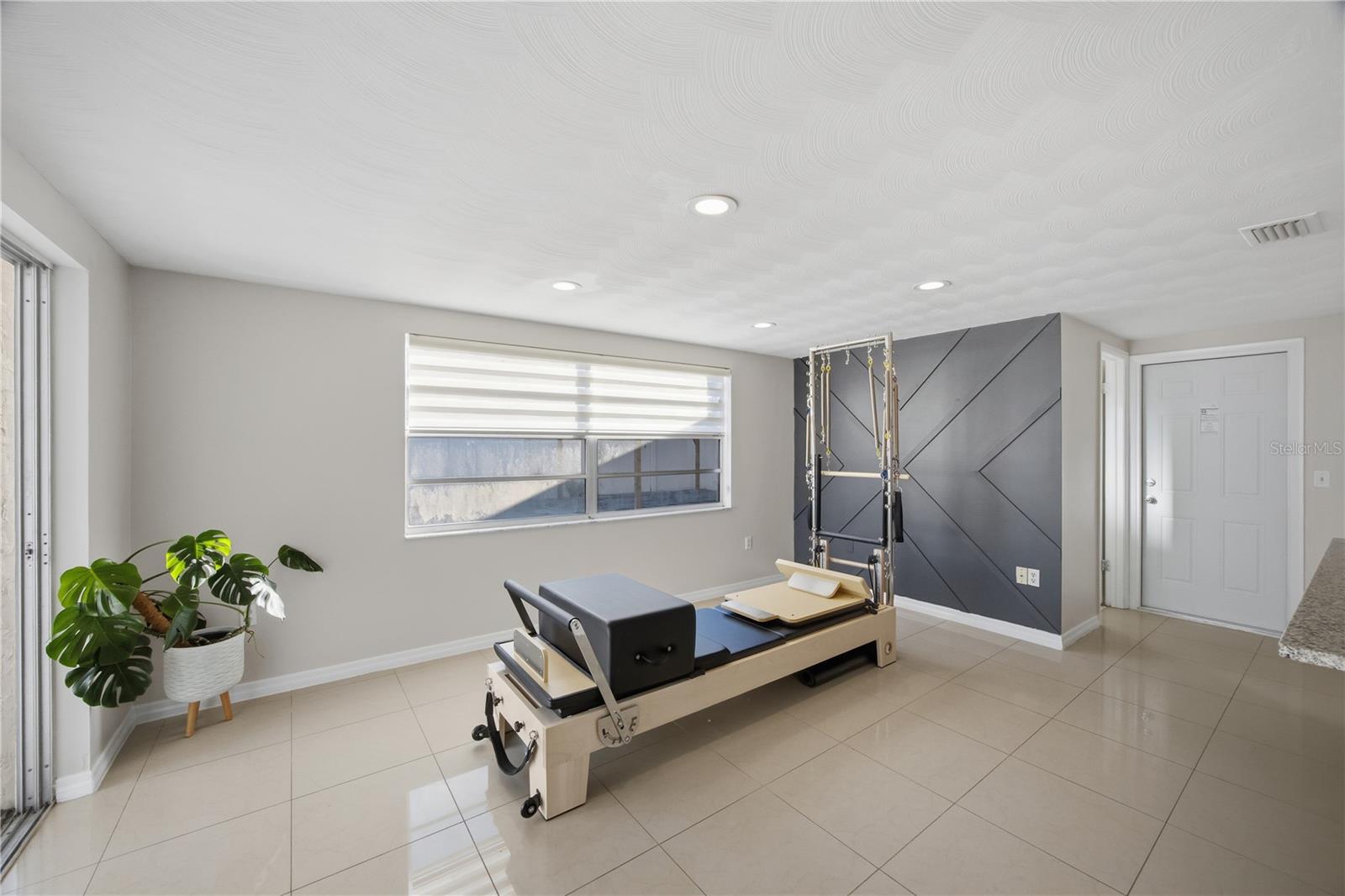 Image 12 of 36 For 6820 Larchmont Avenue