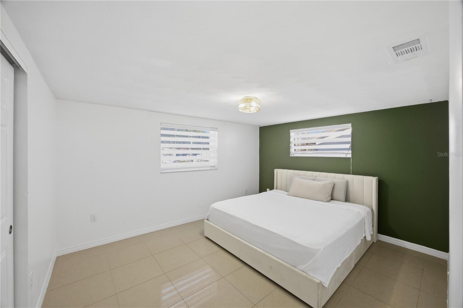 Image 14 of 36 For 6820 Larchmont Avenue