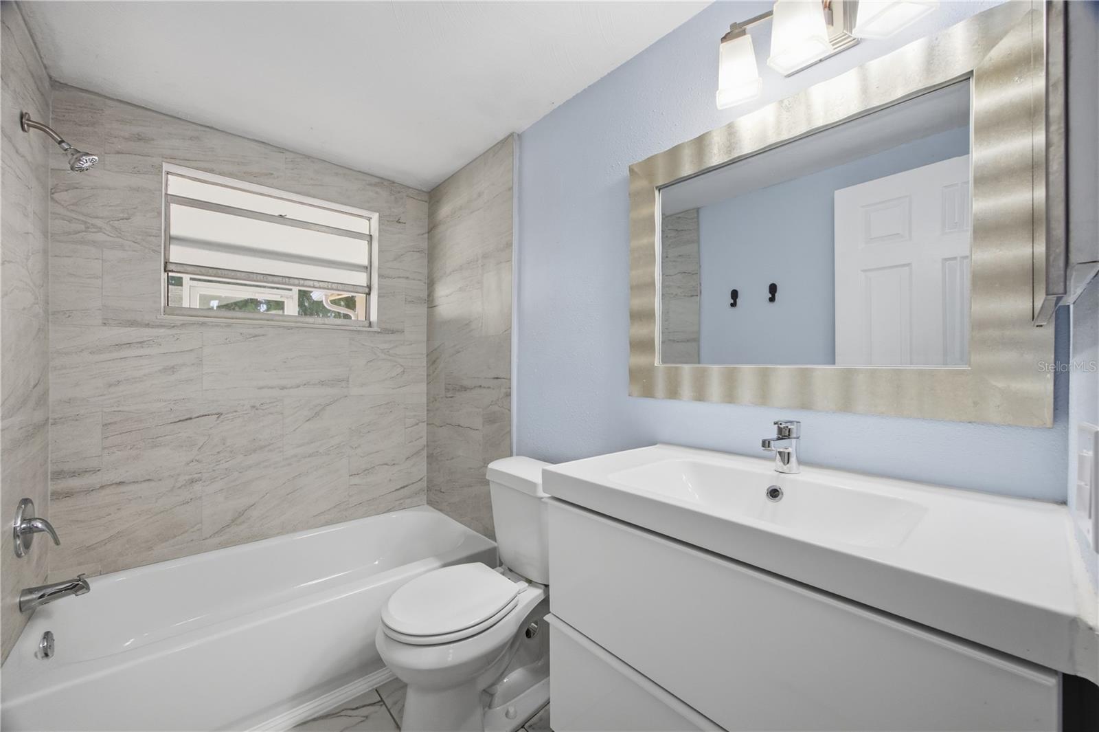 Image 16 of 36 For 6820 Larchmont Avenue