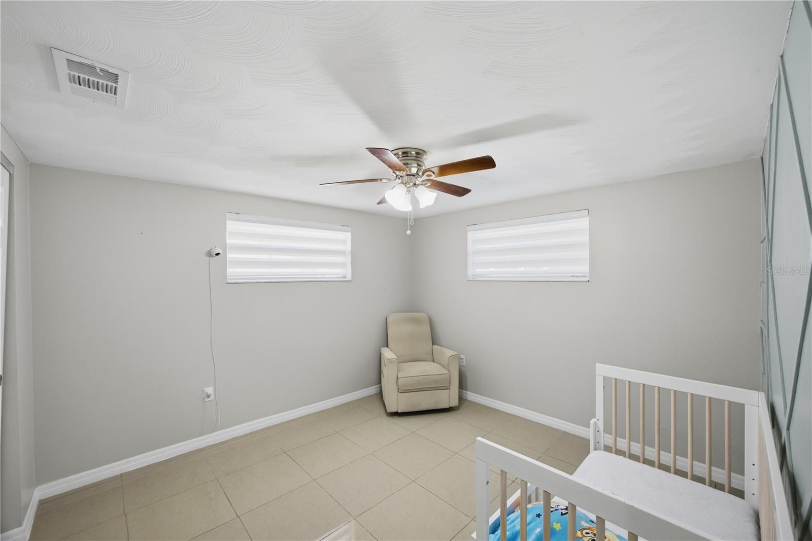 Image 17 of 36 For 6820 Larchmont Avenue