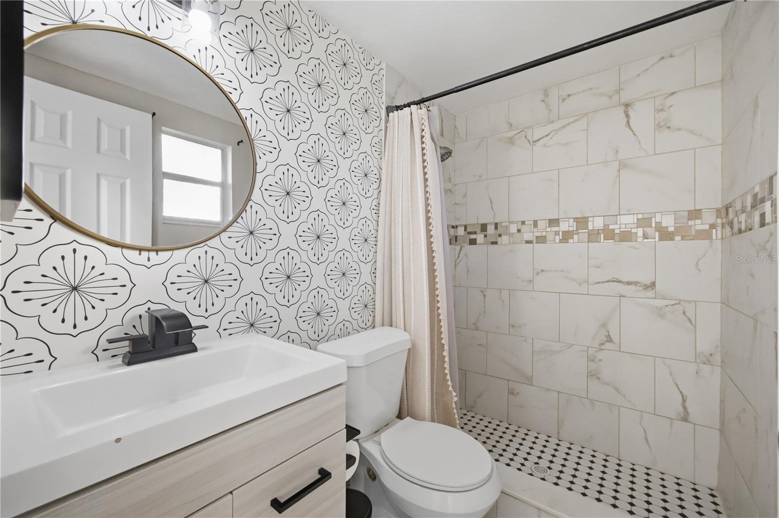 Image 19 of 36 For 6820 Larchmont Avenue