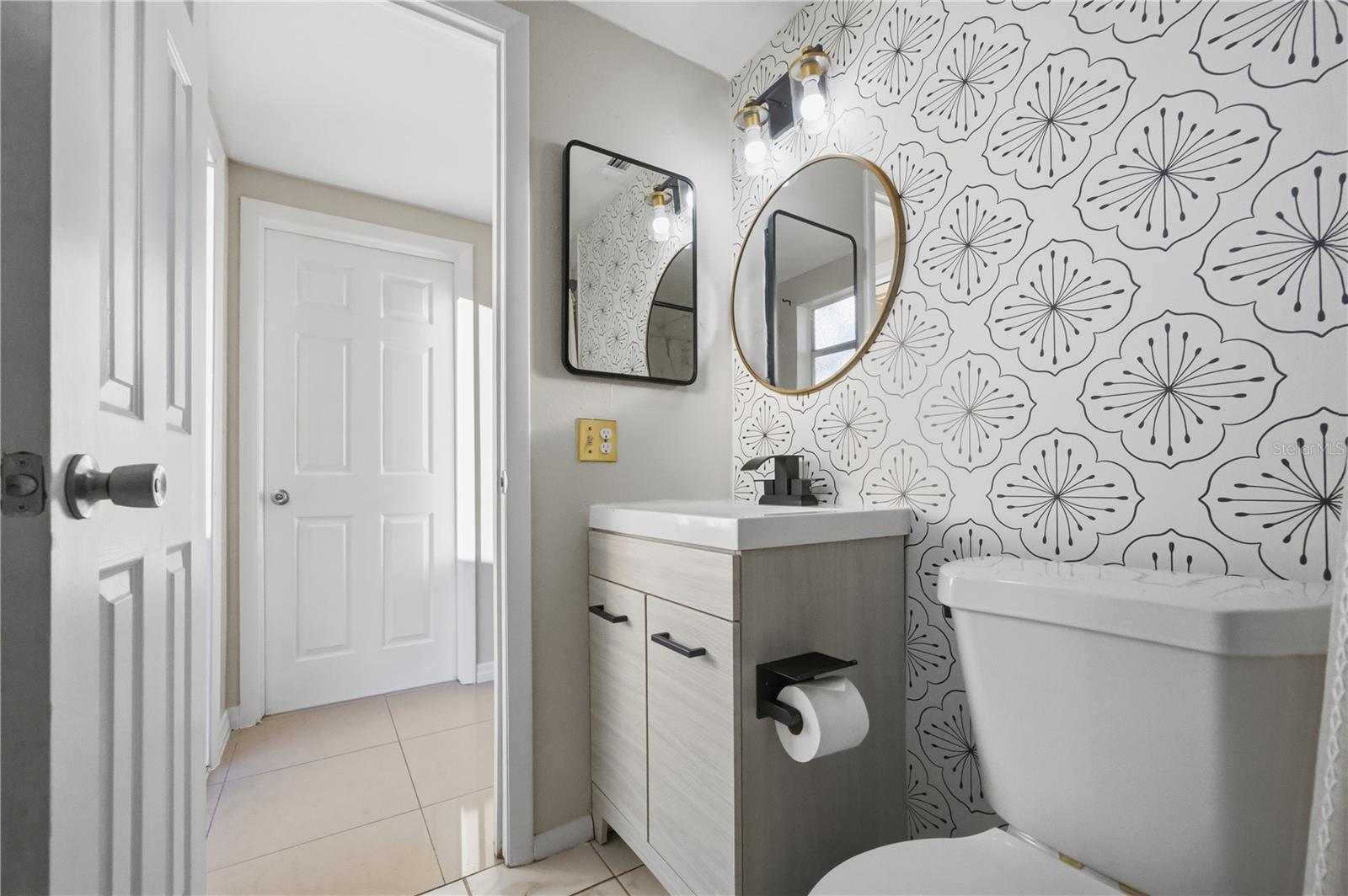 Image 20 of 36 For 6820 Larchmont Avenue