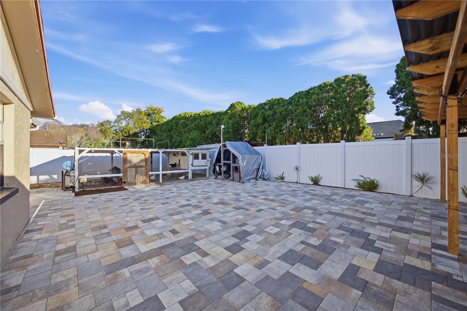 Image 23 of 36 For 6820 Larchmont Avenue