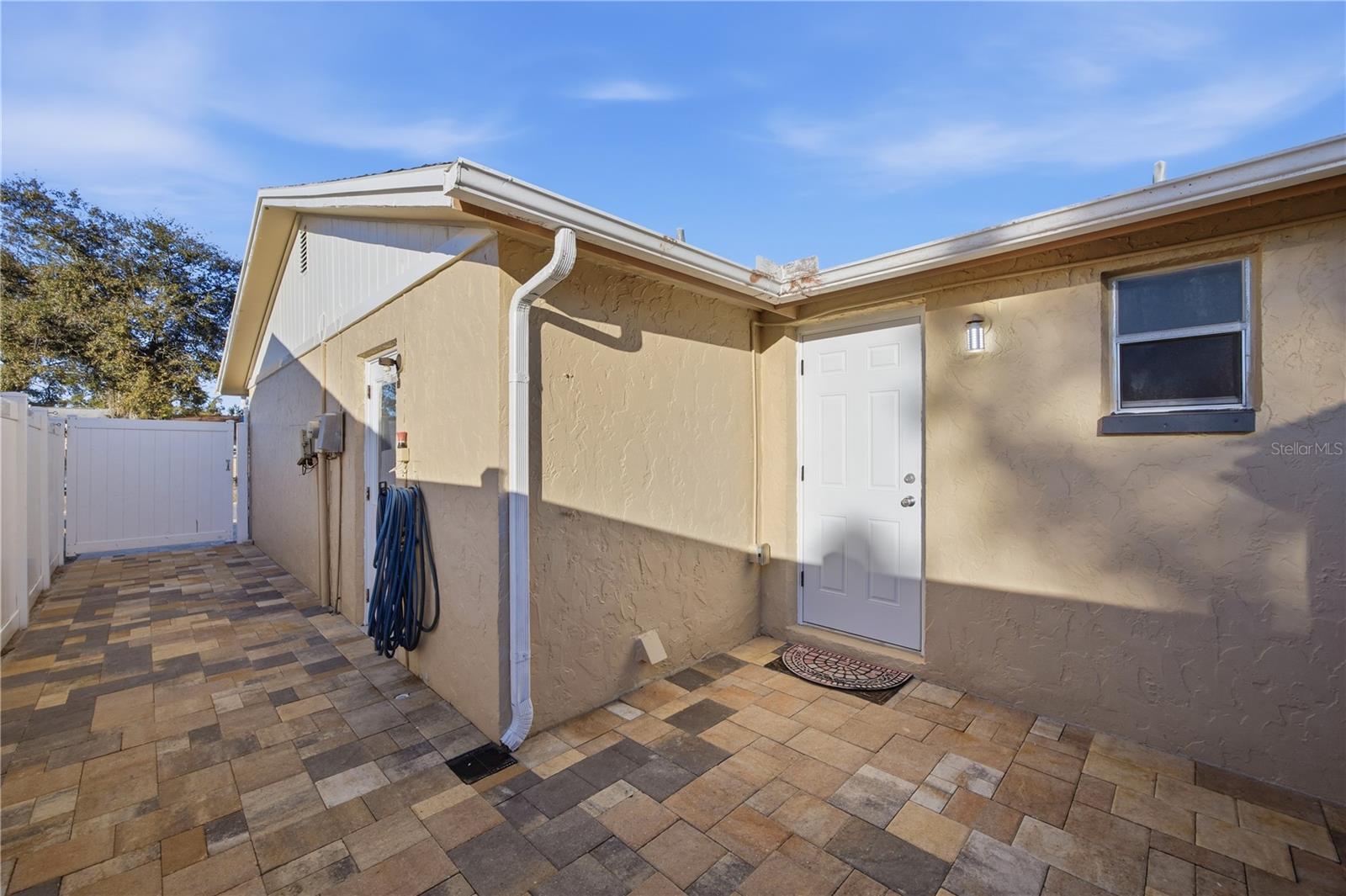 Image 25 of 36 For 6820 Larchmont Avenue