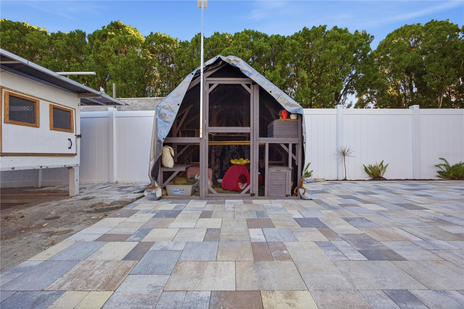 Image 27 of 36 For 6820 Larchmont Avenue