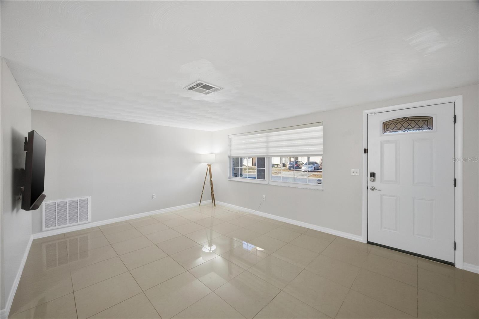 Image 6 of 36 For 6820 Larchmont Avenue