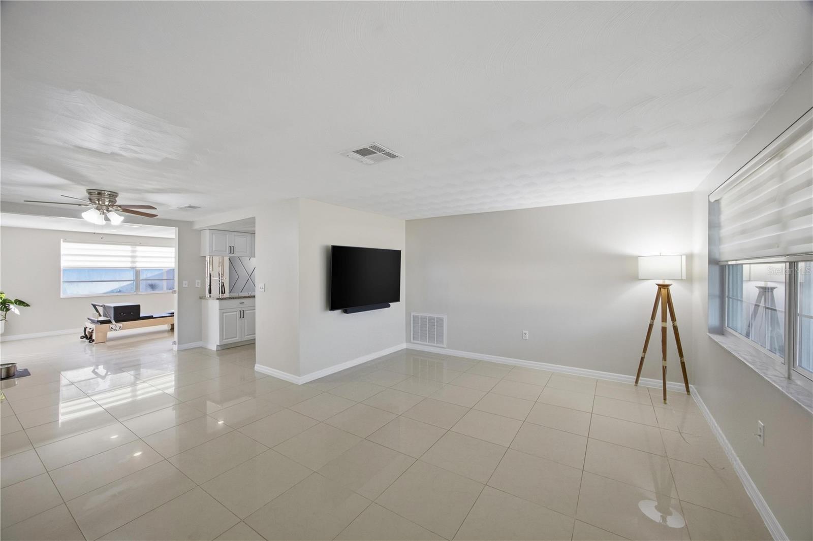 Image 7 of 36 For 6820 Larchmont Avenue