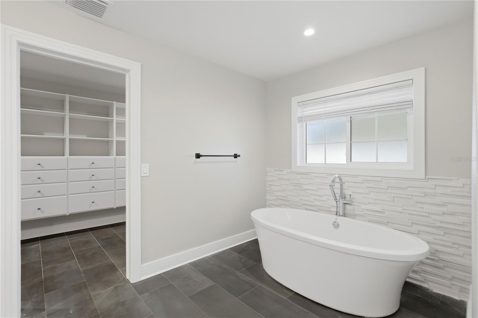 Image 32 of 45 For 845 Snell Isle Boulevard Ne