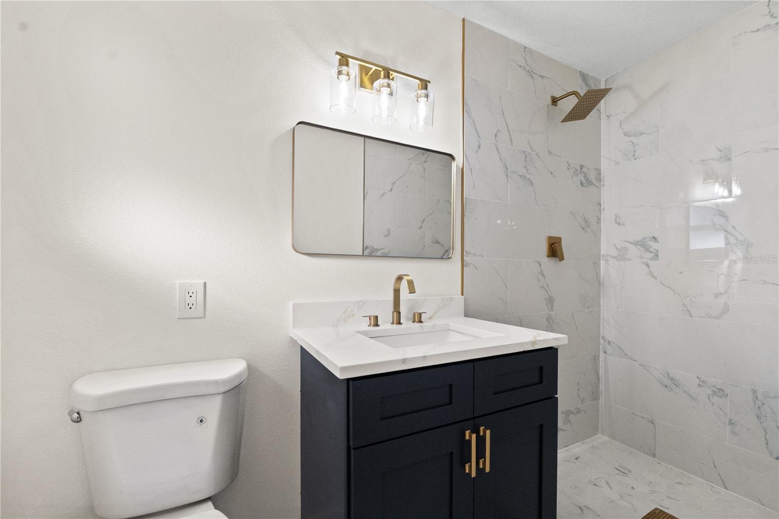 Image 20 of 30 For 4915 Whiteoak Drive E