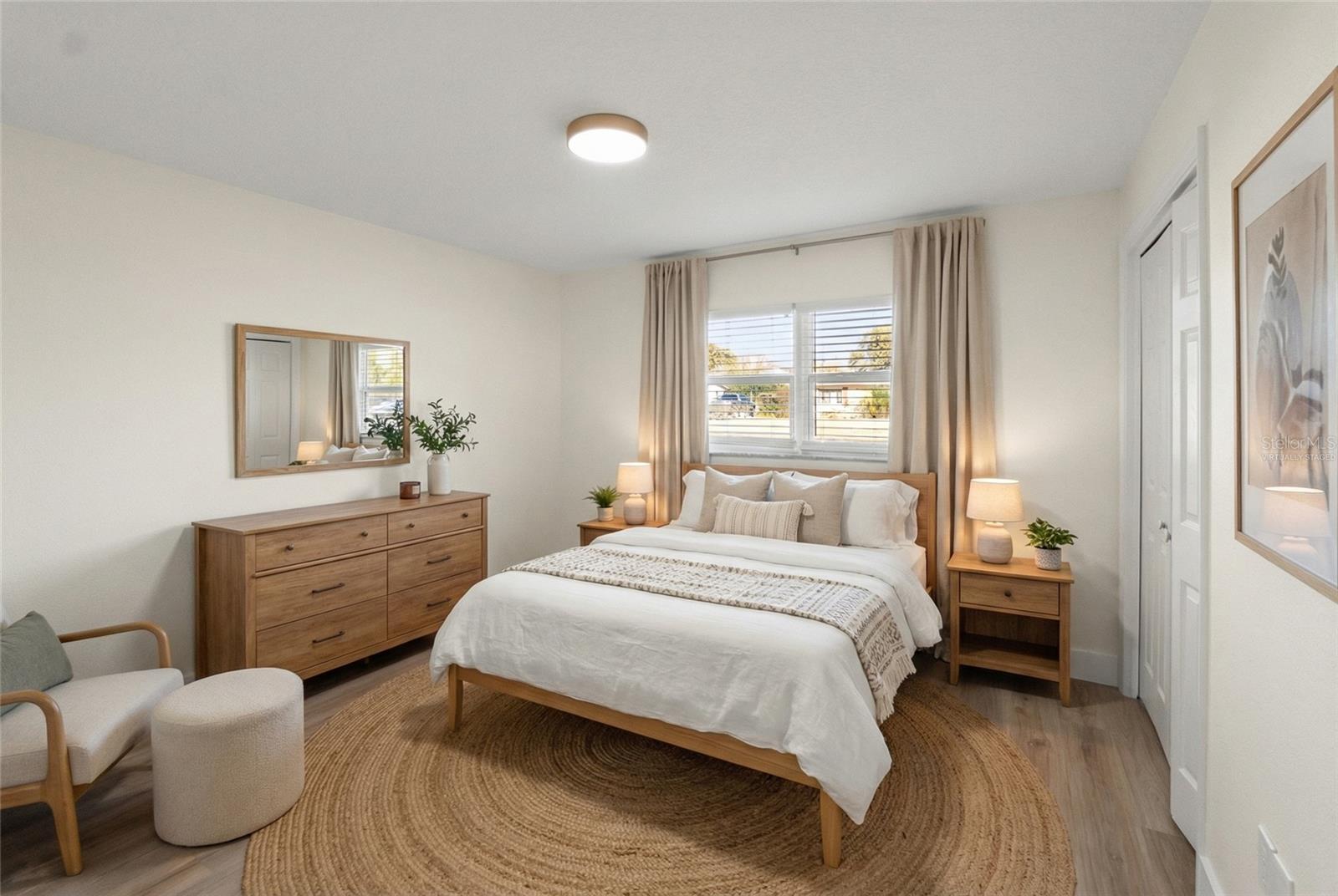 Image 21 of 30 For 4915 Whiteoak Drive E