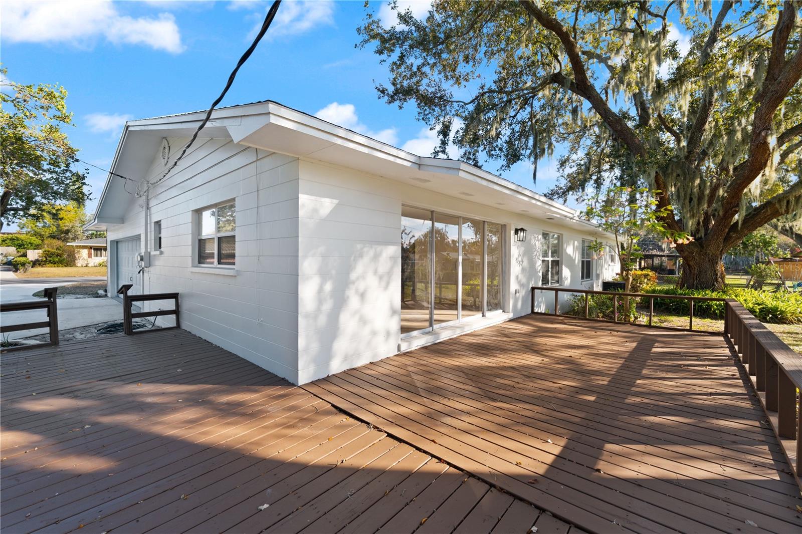 Image 24 of 30 For 4915 Whiteoak Drive E