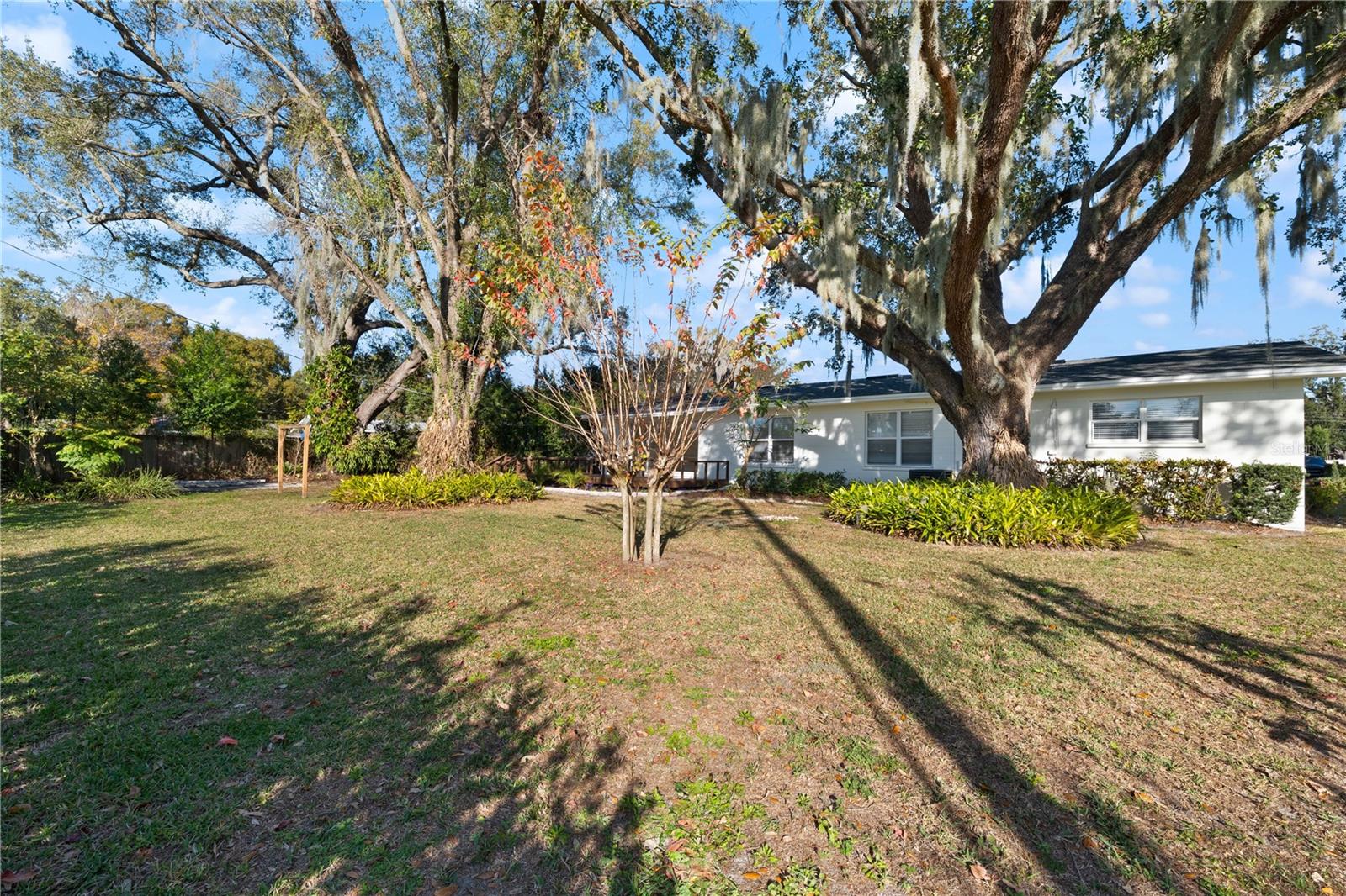 Image 25 of 30 For 4915 Whiteoak Drive E