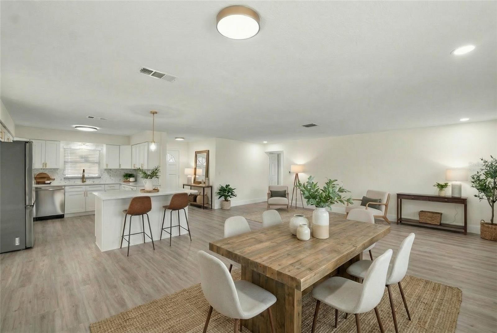 Image 5 of 30 For 4915 Whiteoak Drive E