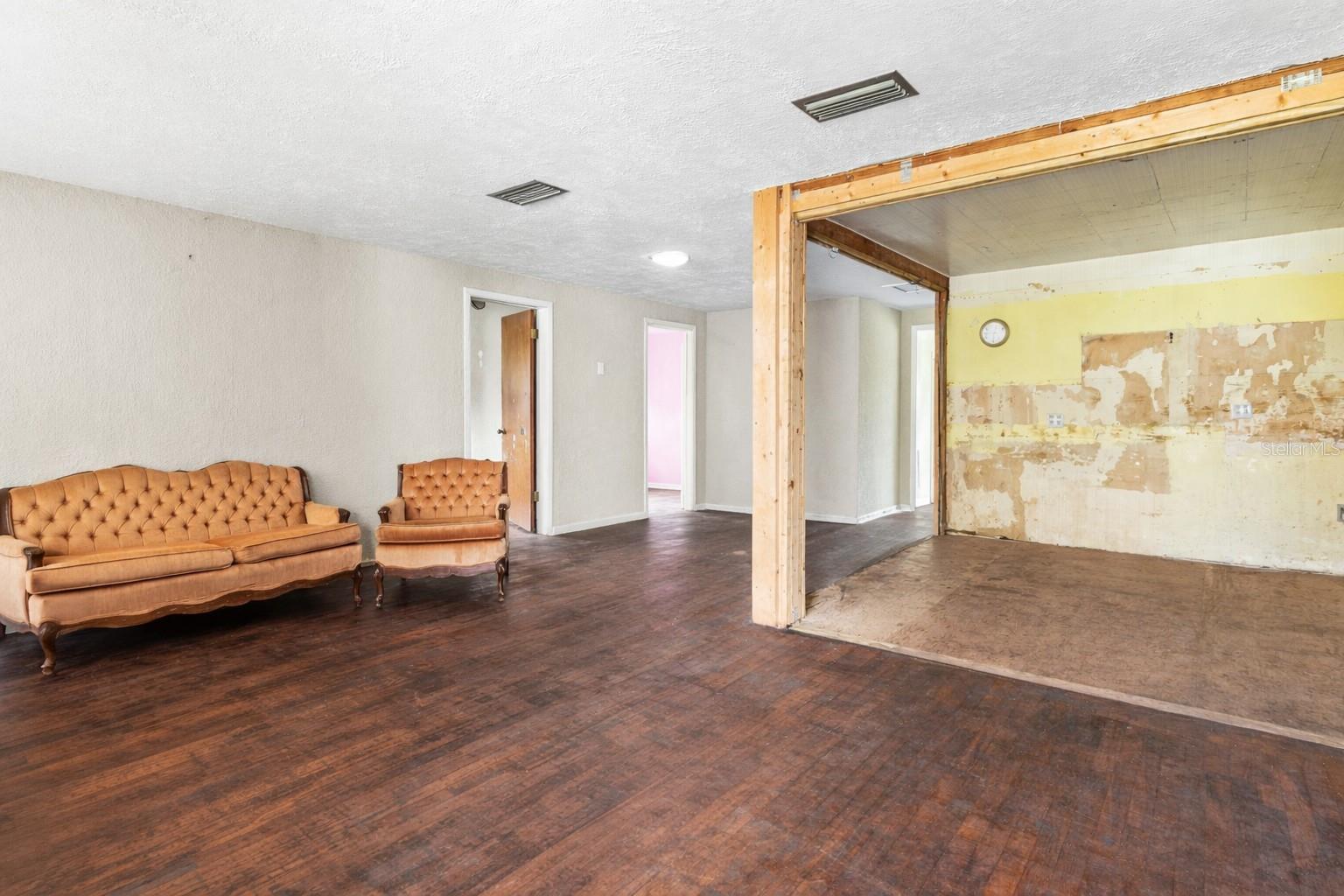 Image 4 of 22 For 4402 Lancaster Street