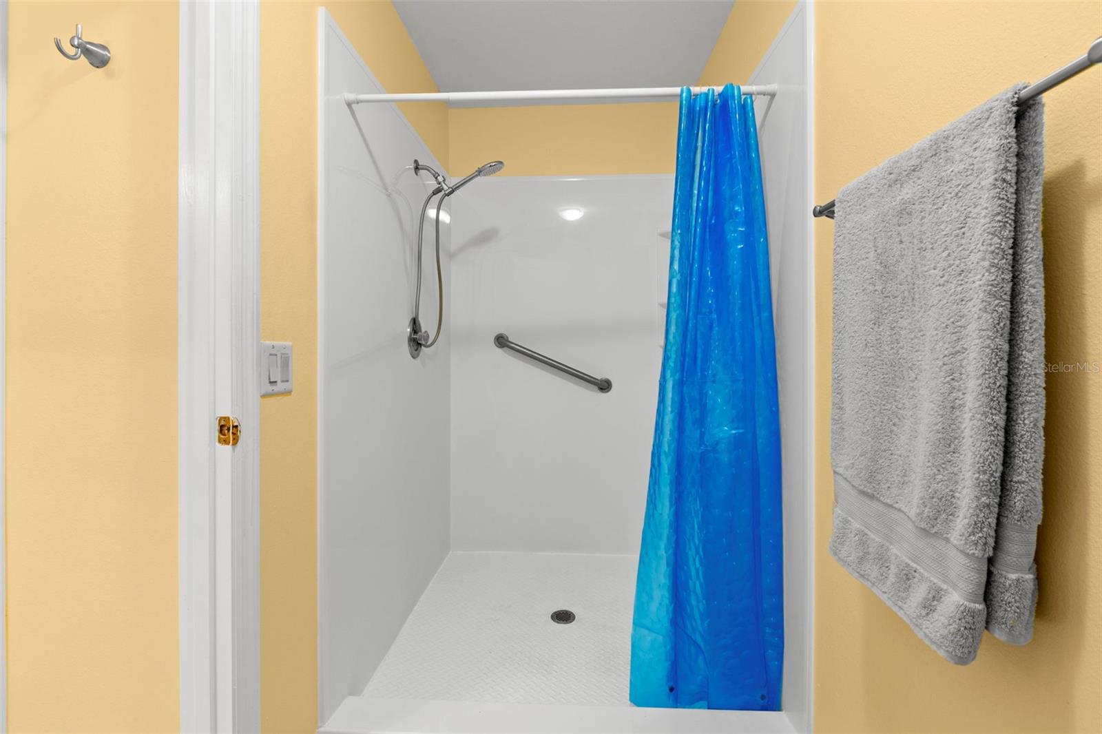 Image 21 of 41 For 1013 Caravel Court