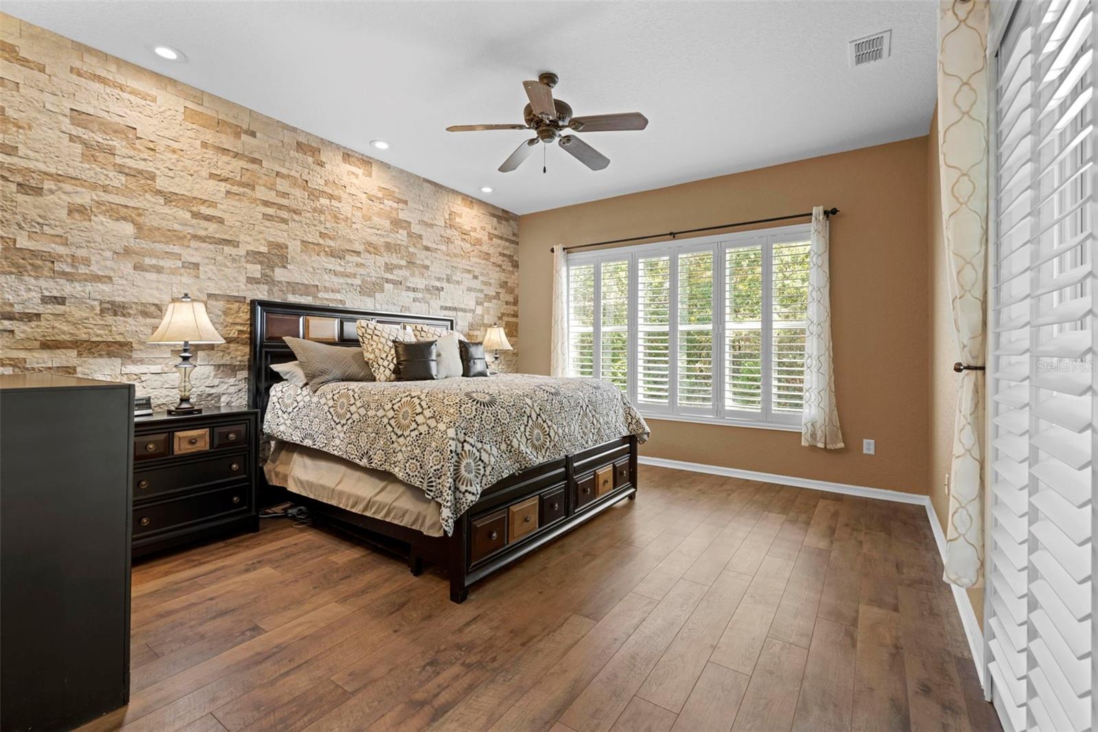 Image 25 of 56 For 15198 Surrey Bend