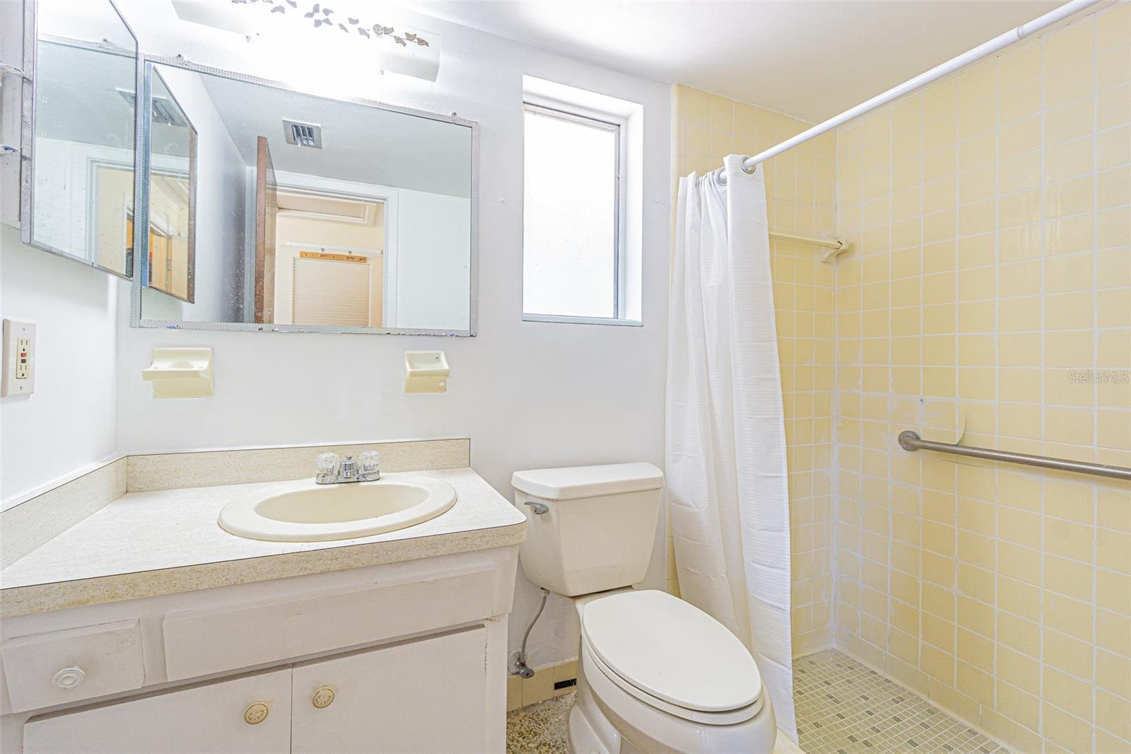 Image 15 of 27 For 1300 Michigan Boulevard