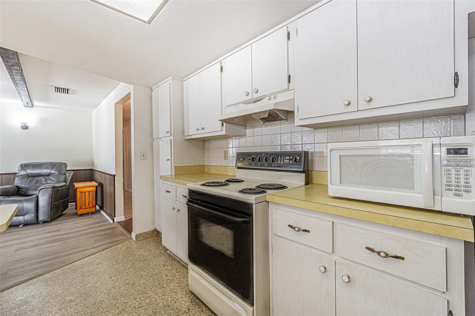 Image 7 of 27 For 1300 Michigan Boulevard