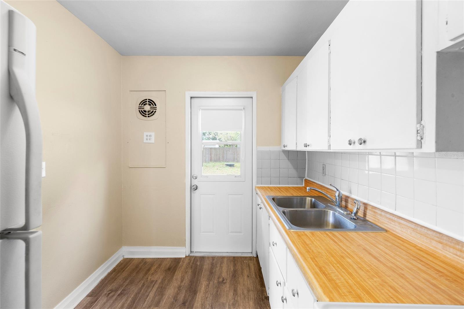 Image 10 of 34 For 3904 Clark Avenue