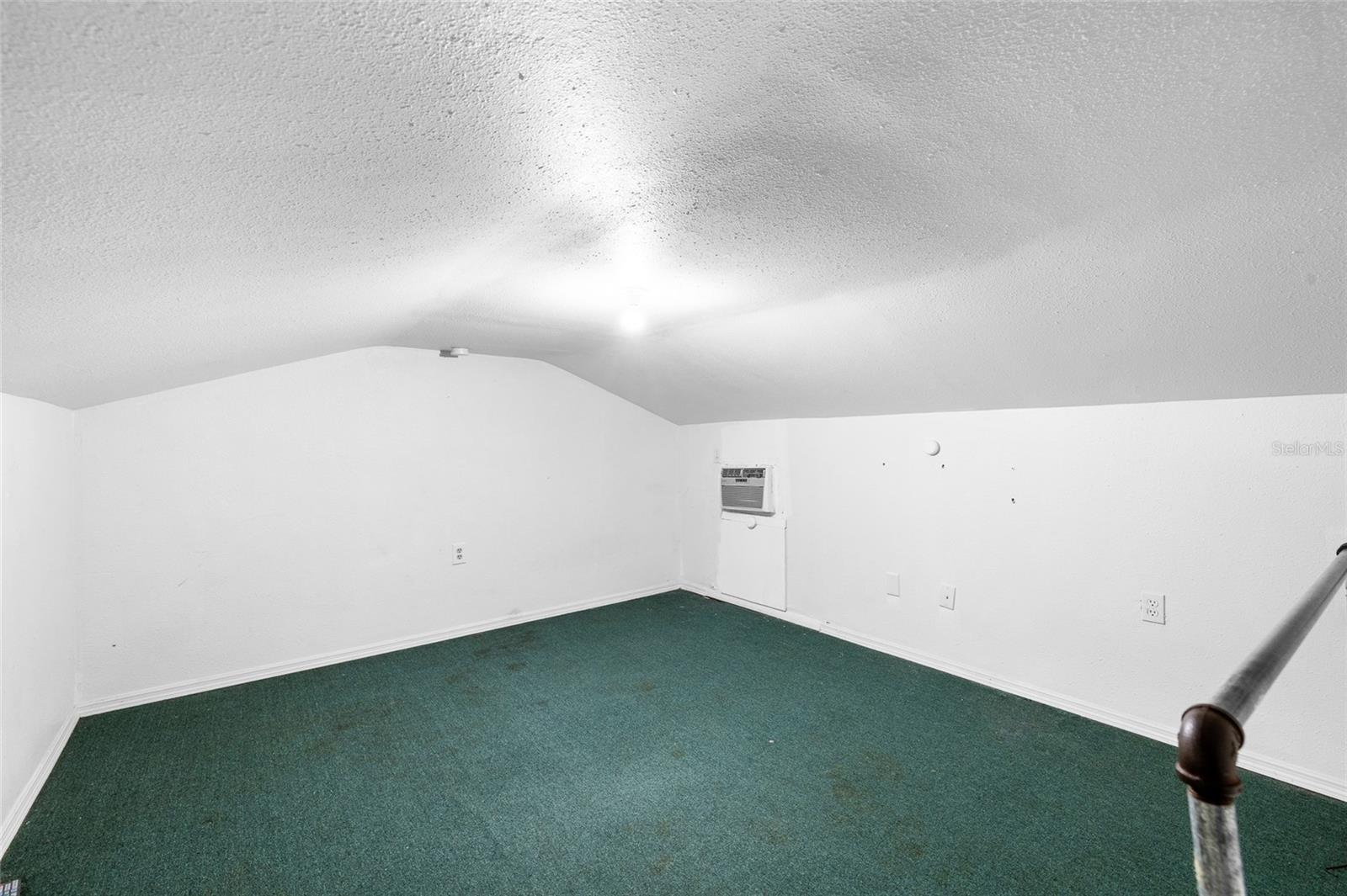 Image 21 of 34 For 3904 Clark Avenue