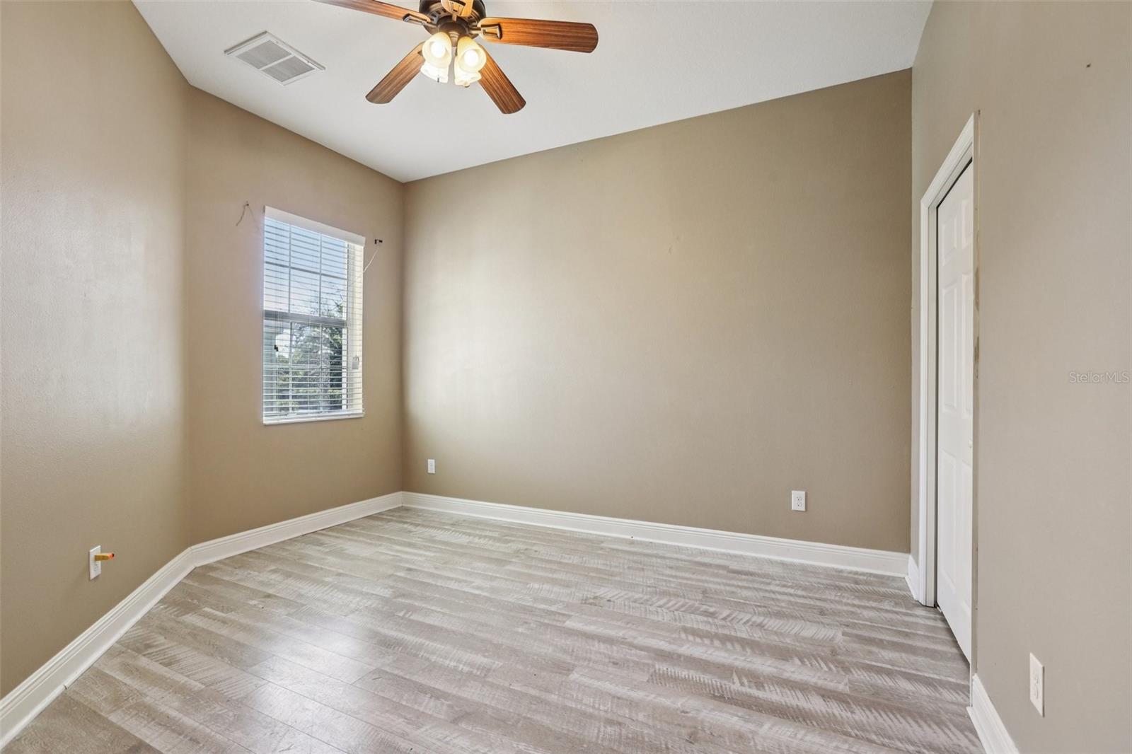 Image 18 of 32 For 221 Sunset Crest Court